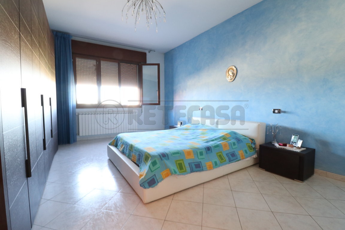 Immagine 13 di Villa in vendita  a Bondeno