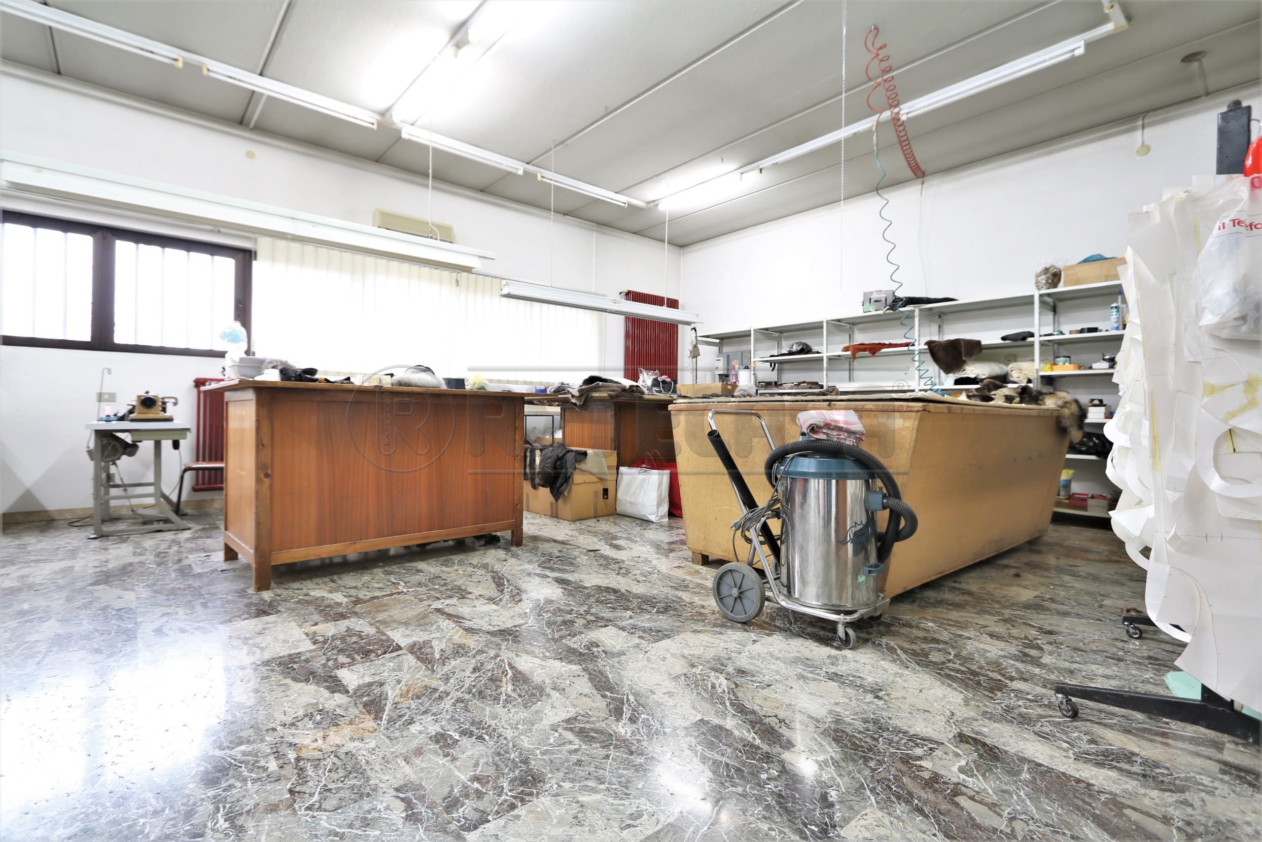 Immagine 20 di Locale commerciale in vendita  in via dal ponte a Torri Di Quartesolo