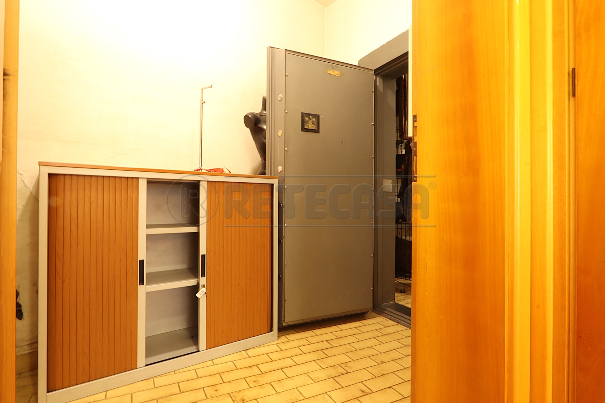 Immagine 9 di Locale commerciale in affitto  a Camisano Vicentino