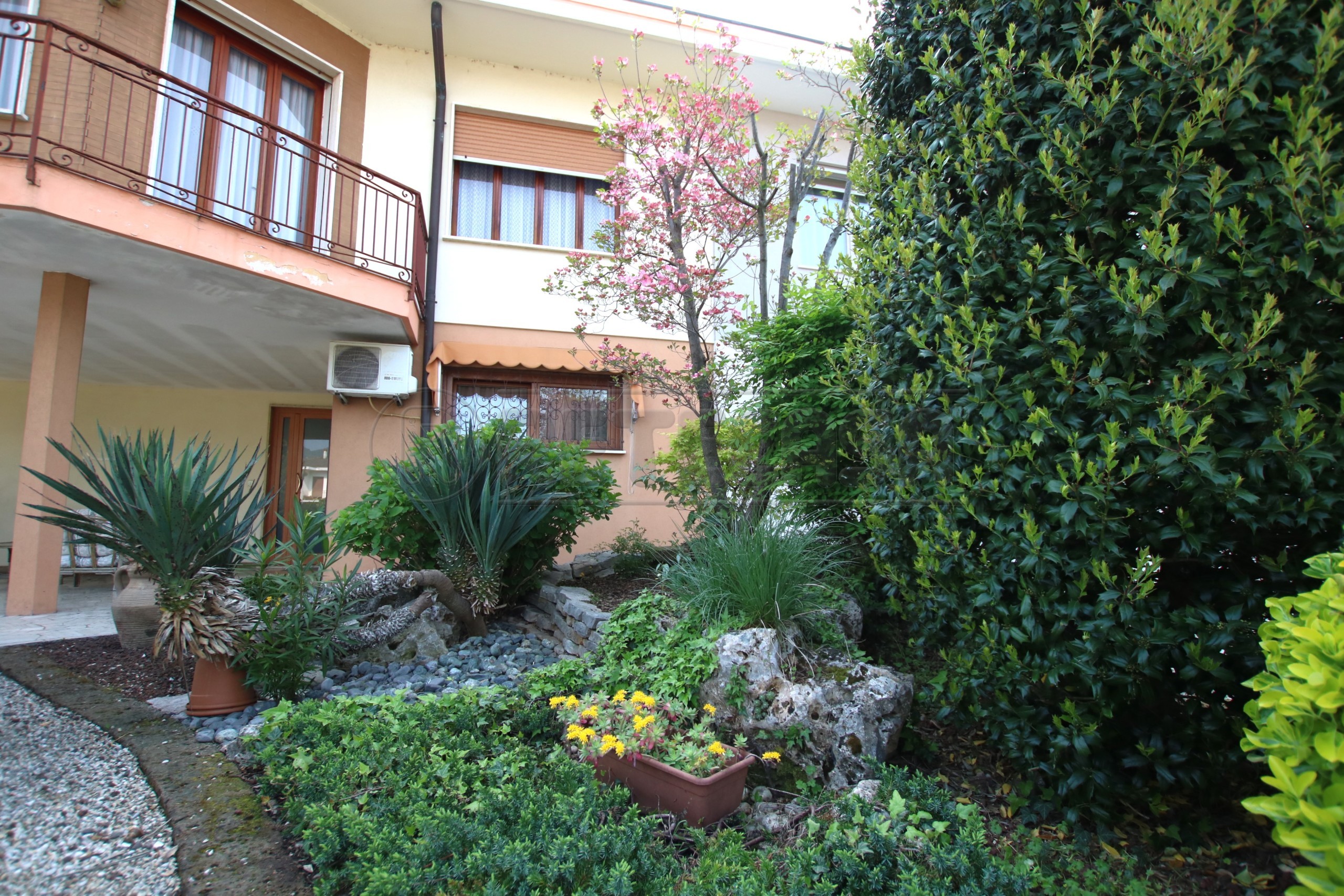 Immagine 2 di Porzione di casa in vendita  in Via Riviera Berica a Nanto