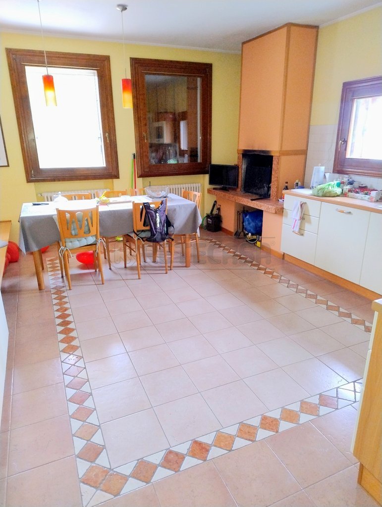 Immagine 29 di Casa bifamiliare in vendita  a Montecchio Maggiore