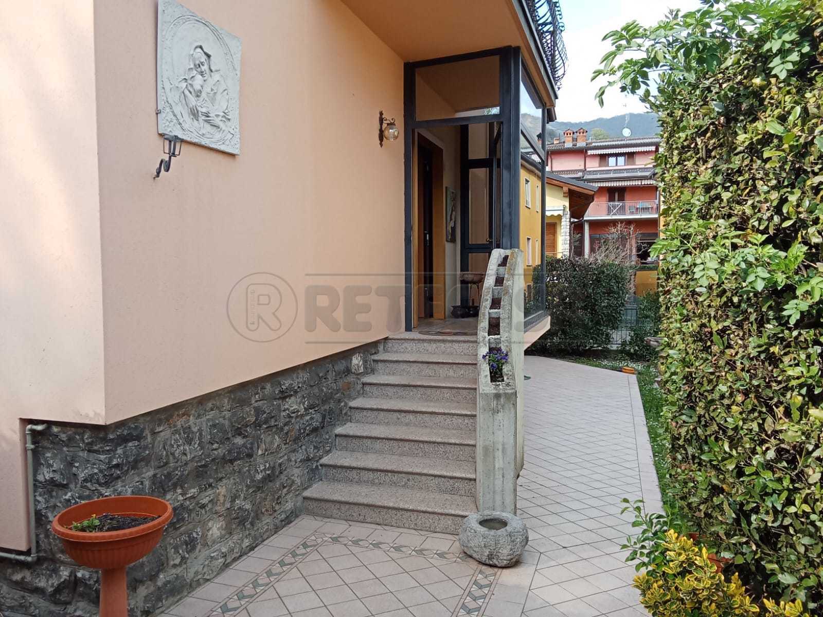 Immagine 2 di Villa in affitto  a Nembro