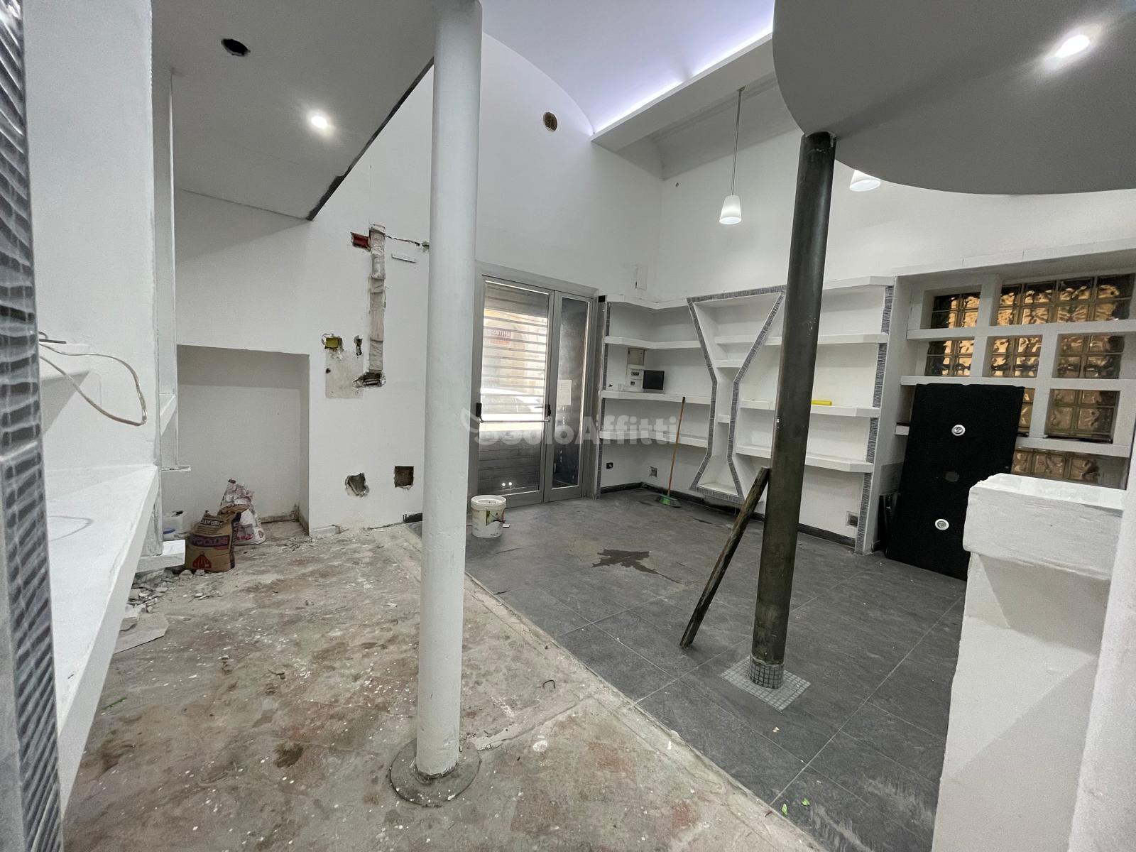 Immagine 6 di Locale commerciale in affitto  in Via Fulvio Renella a Caserta