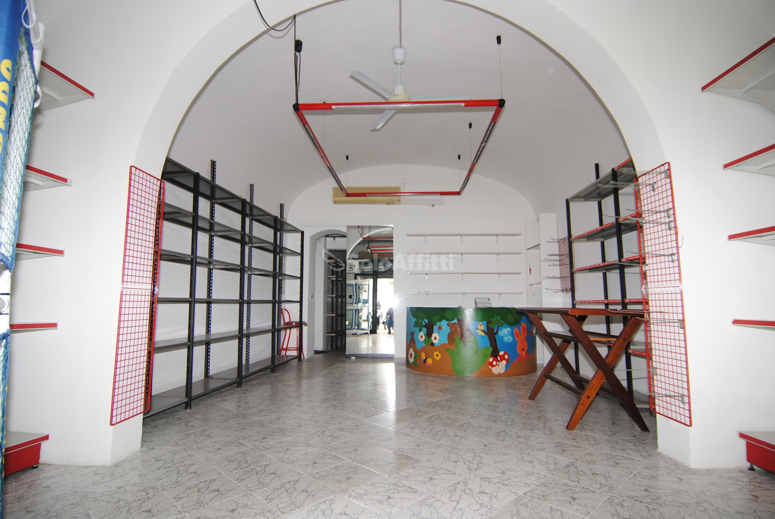 Immagine 4 di Locale commerciale in affitto  a Livorno