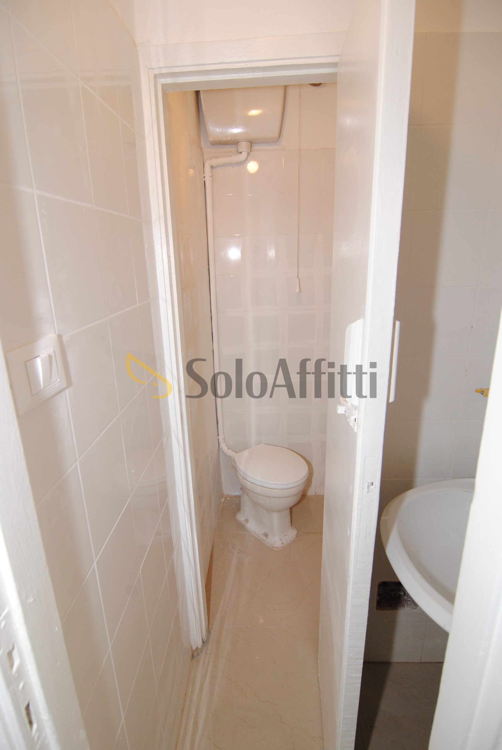 Immagine 8 di Locale commerciale in affitto  a Livorno