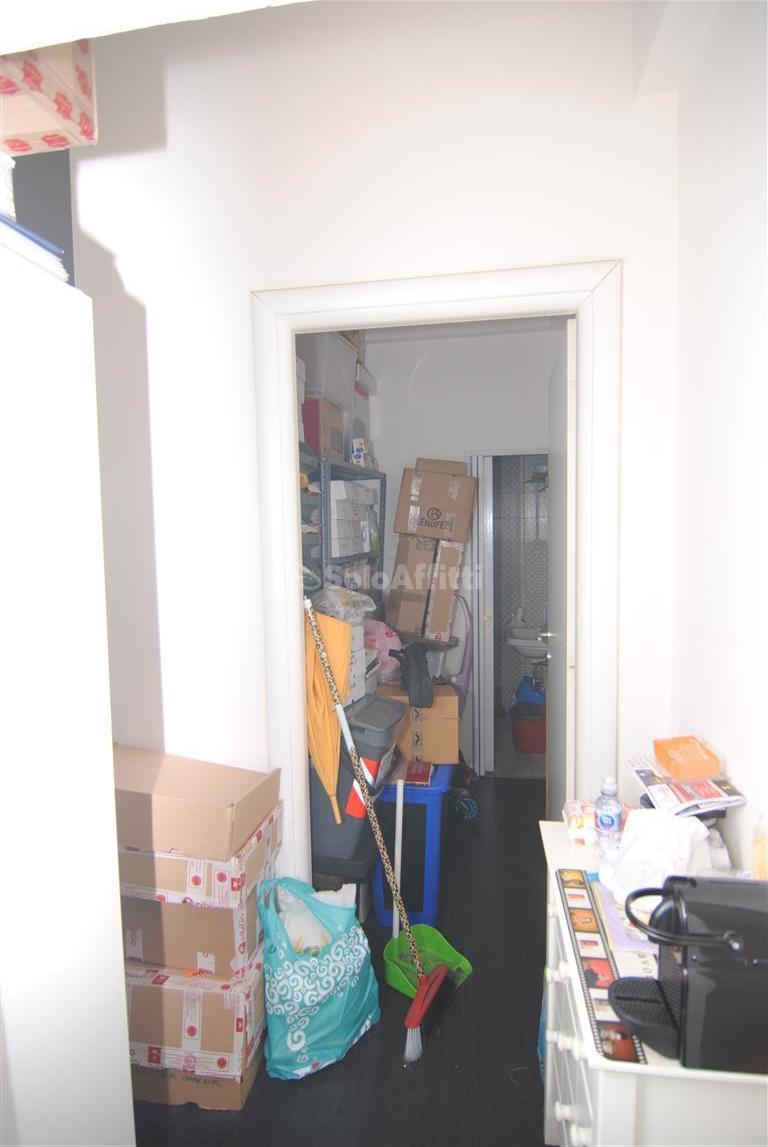 Immagine 10 di Locale commerciale in affitto  in Corso Amedeo 100 a Livorno