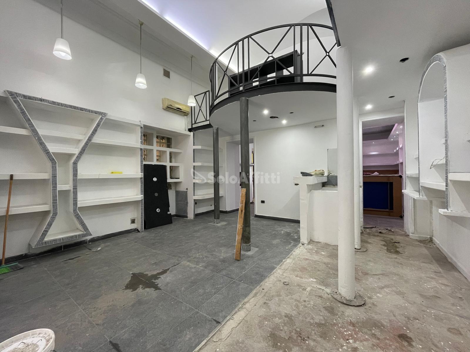 Immagine 2 di Locale commerciale in affitto  in Via Fulvio Renella a Caserta