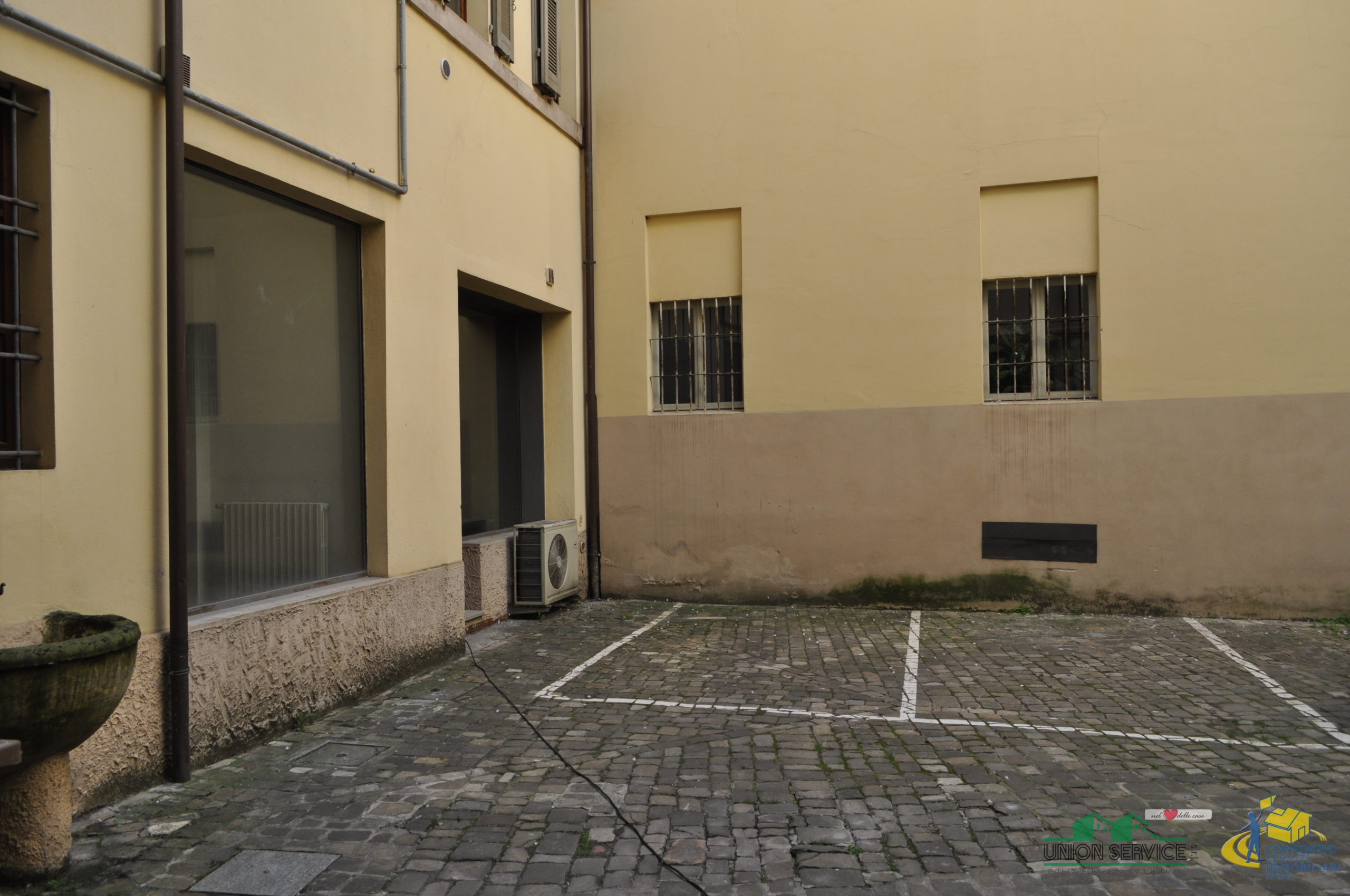 Immagine 21 di Ufficio in vendita  in Vicolo San Tiburzio a Parma