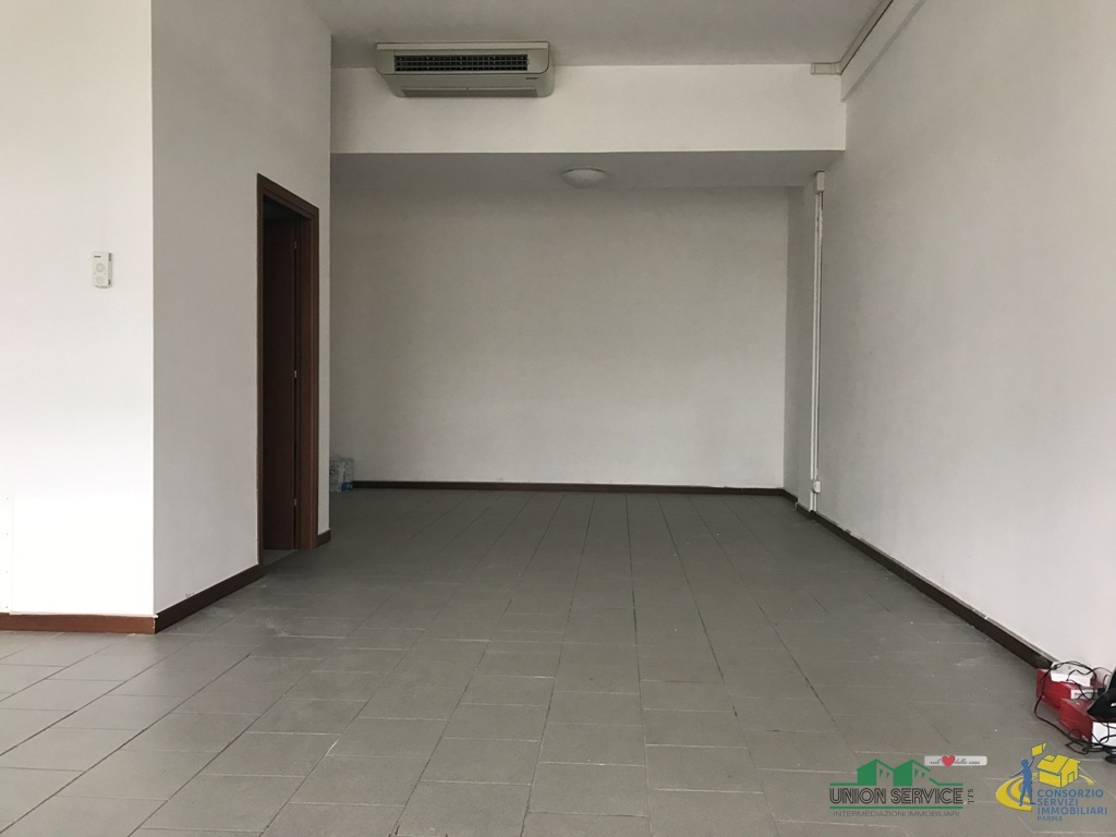 Immagine 4 di Locale commerciale in vendita  in via del giardinetto 6/d a Collecchio