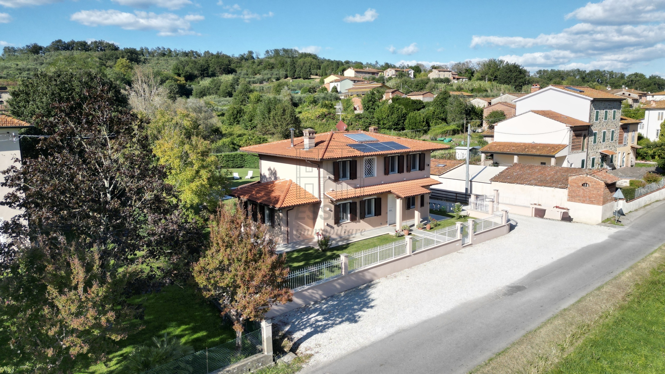 Immagine 2 di Villa in vendita  in Via di San Ginese a Capannori