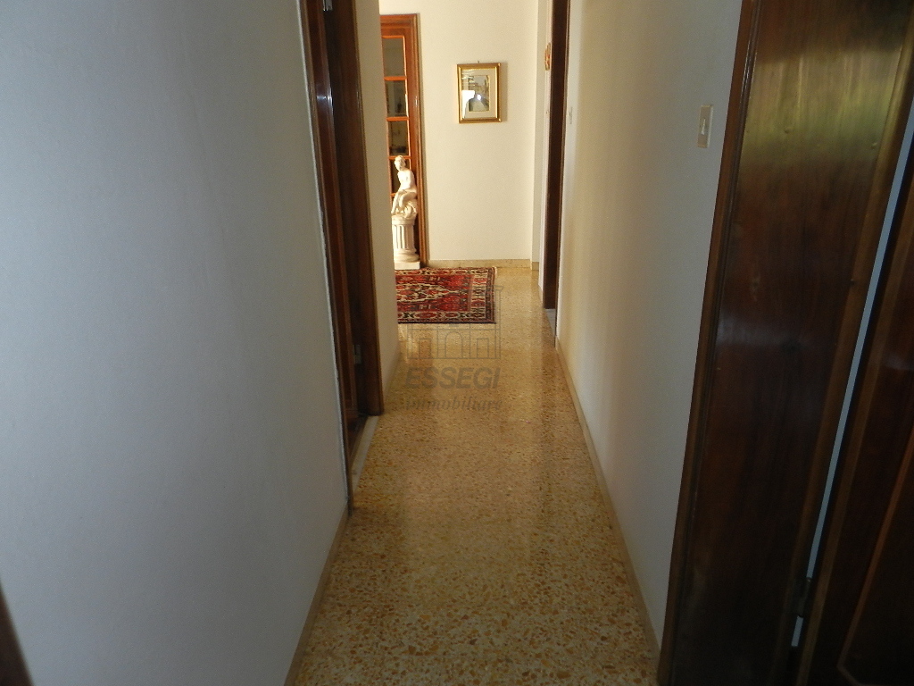 Immagine 12 di Villa in vendita  a Lucca