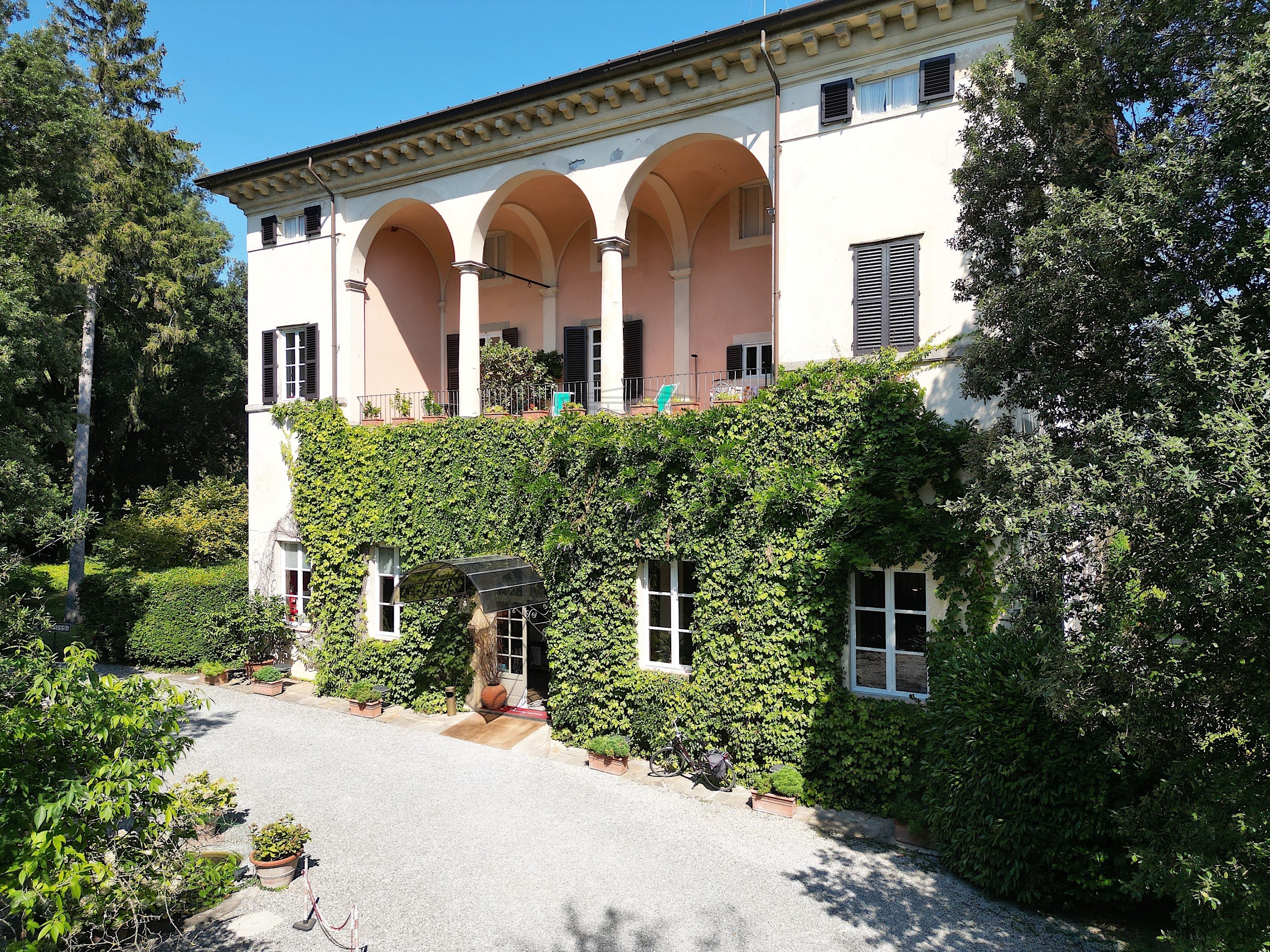 Immagine 2 di Albergo/B&B/Residence in vendita  in Via Nuova per Pisa a Lucca