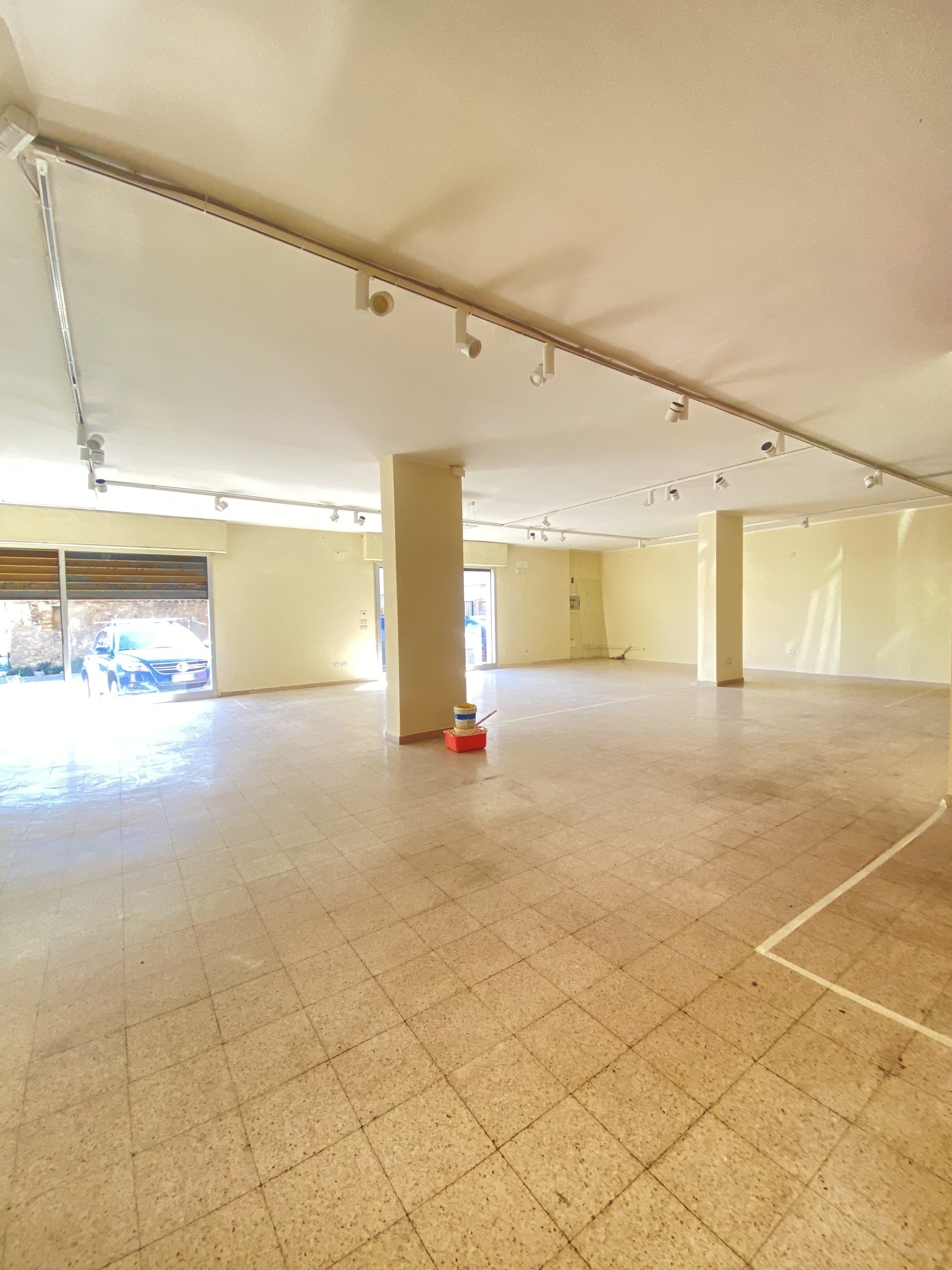 Immagine 3 di Locale commerciale in affitto  in Via Sbarre Superiori 58 a Reggio Di Calabria