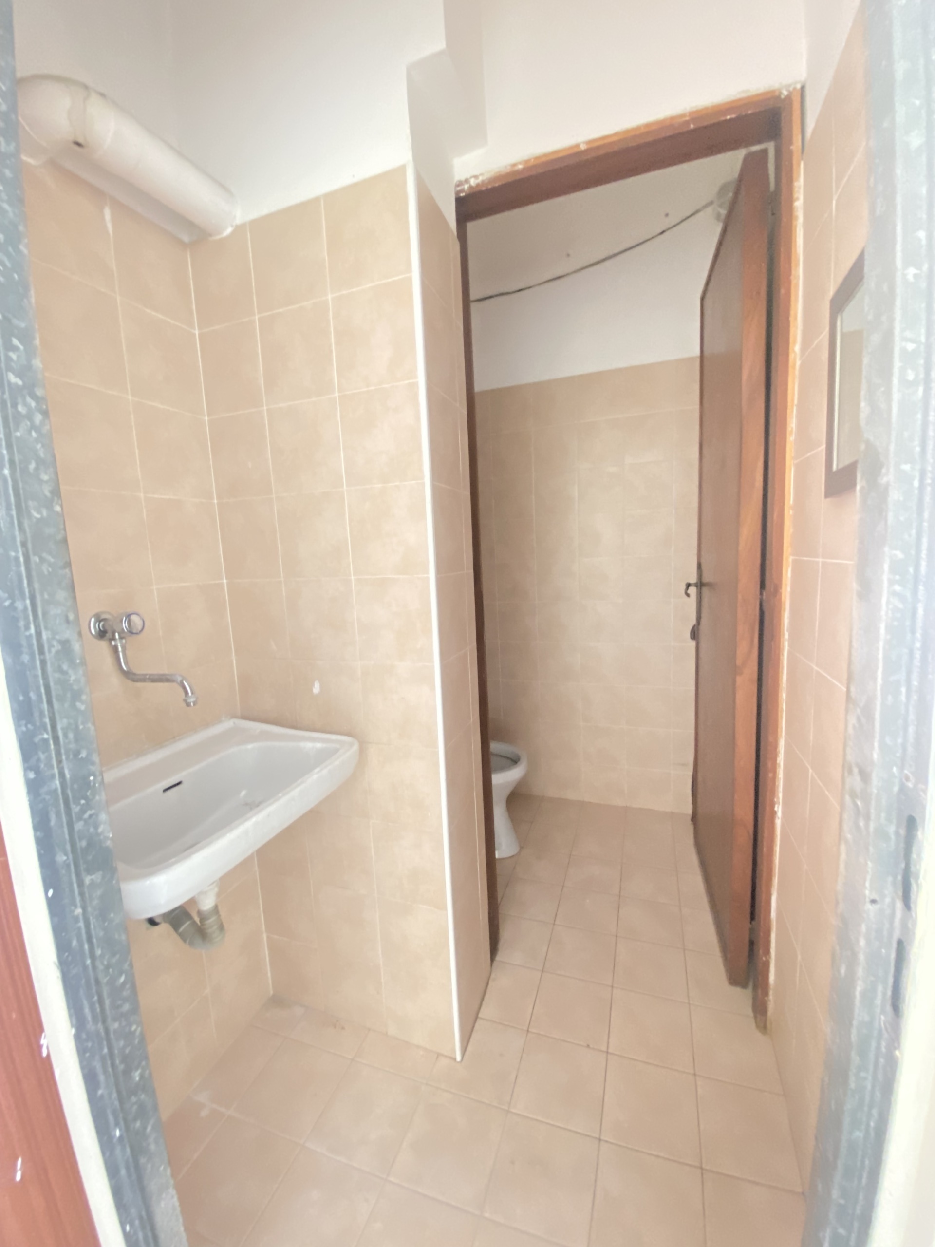 Immagine 8 di Locale commerciale in affitto  in Via Sbarre Superiori 58 a Reggio Di Calabria