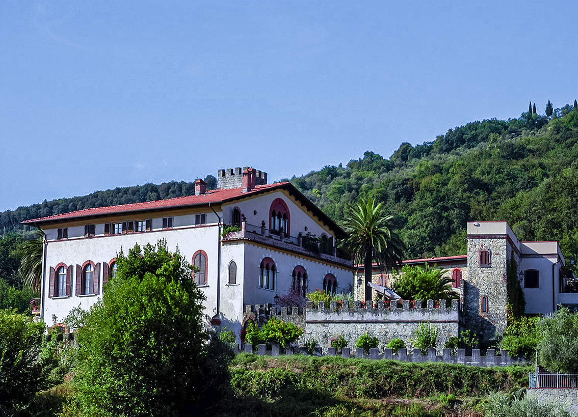 Immagine 13 di Casa semindipendente in vendita  a Ameglia