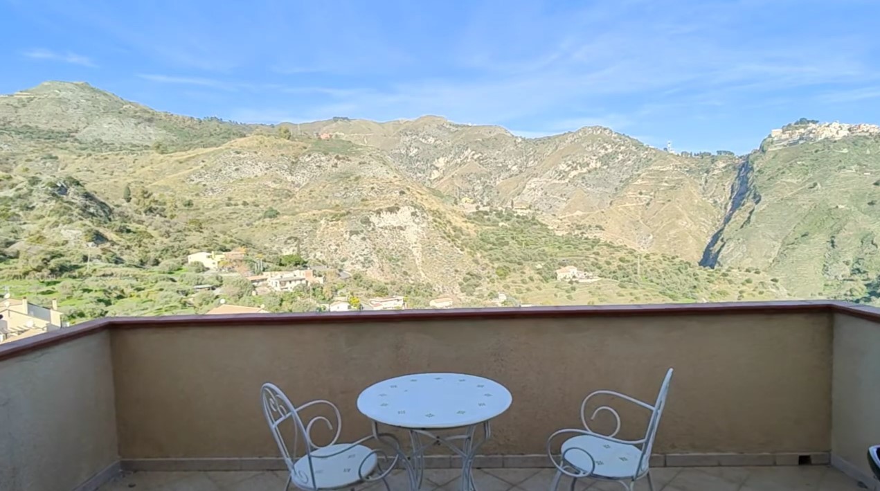 Immagine 44 di Villa in vendita  in c.da mastrissa snc a Taormina