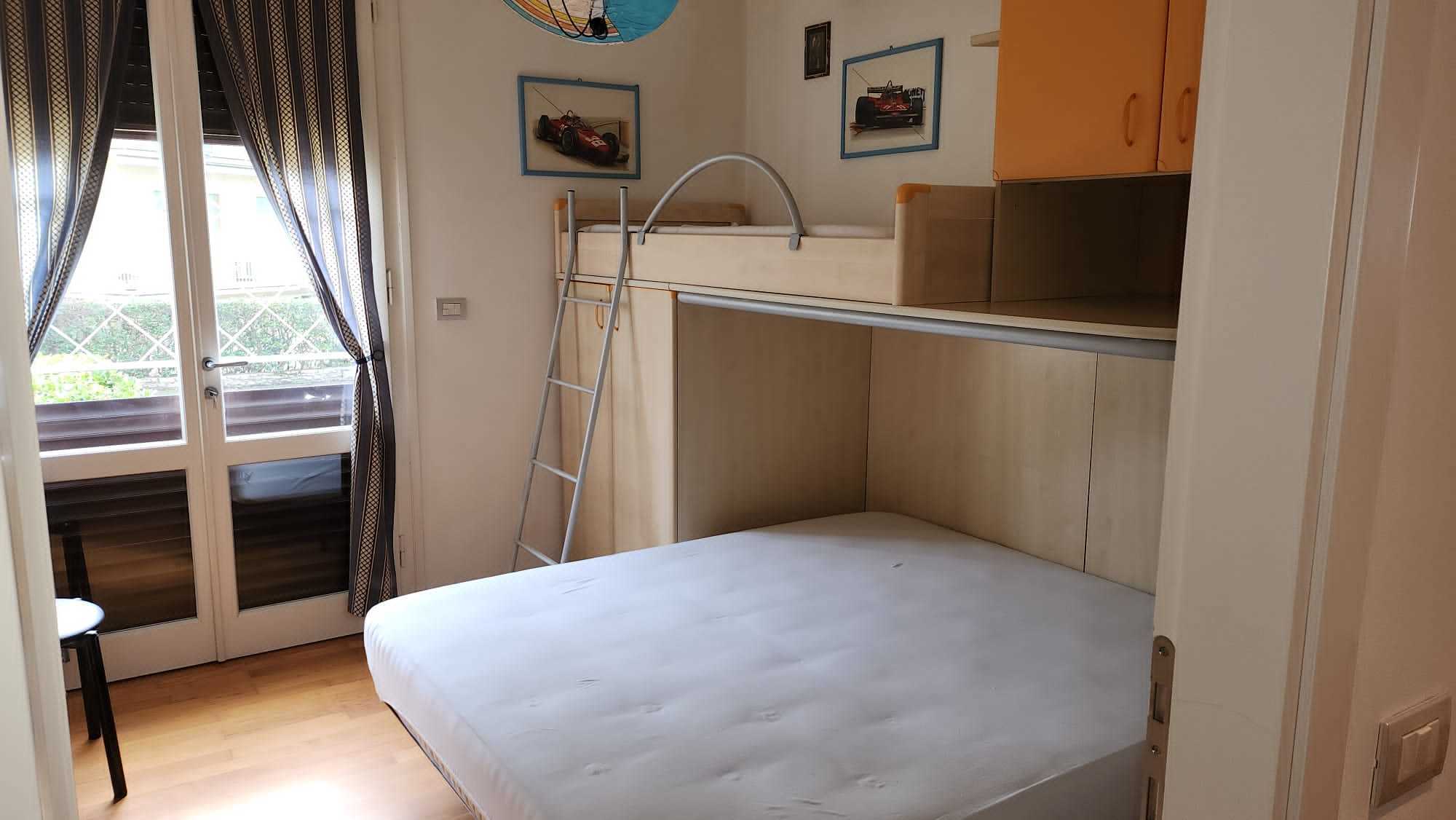 Immagine 11 di Appartamento in vendita  a Viareggio