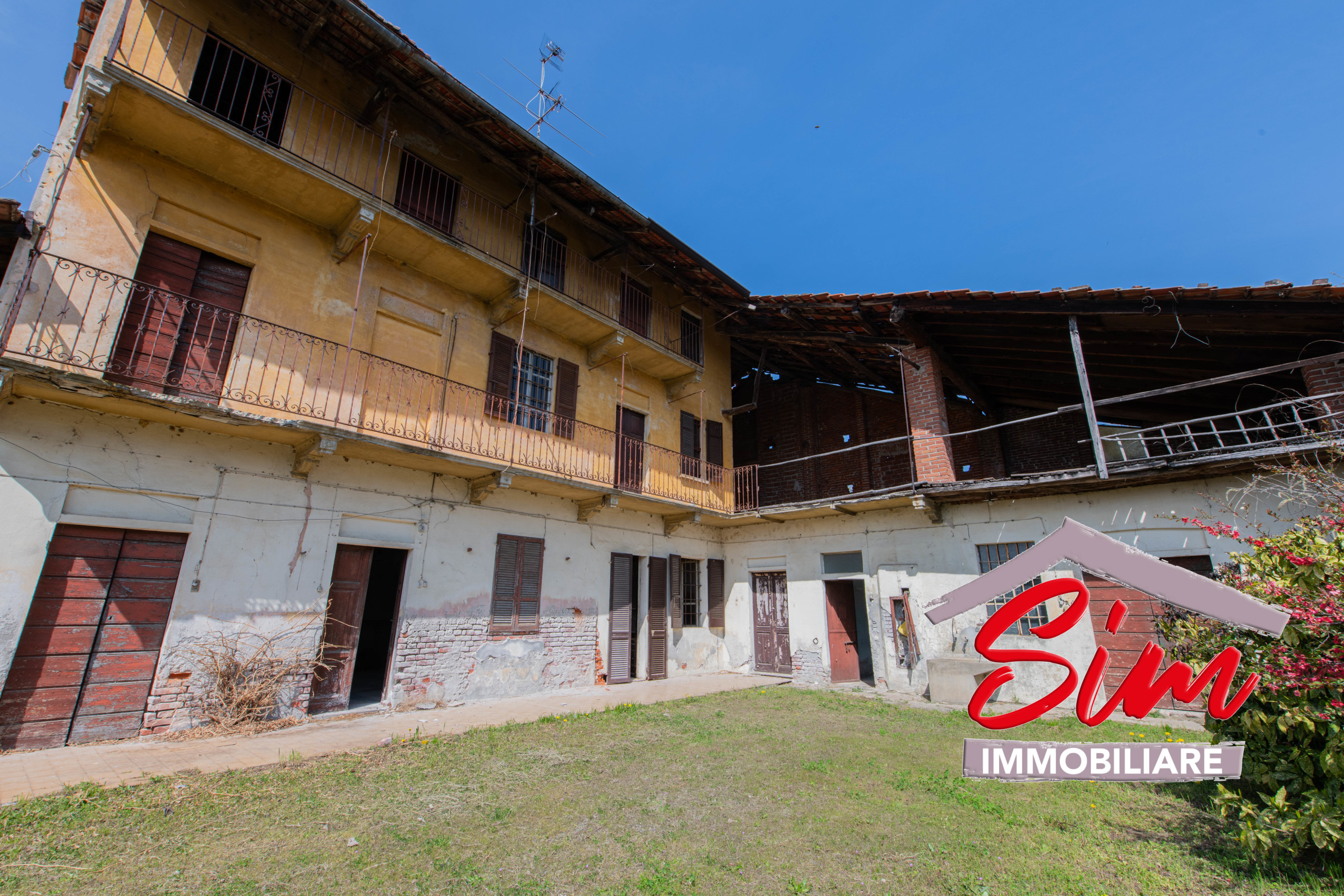 Immagine 20 di Rustico / casale in vendita  in Via Roma sn a Fara Novarese