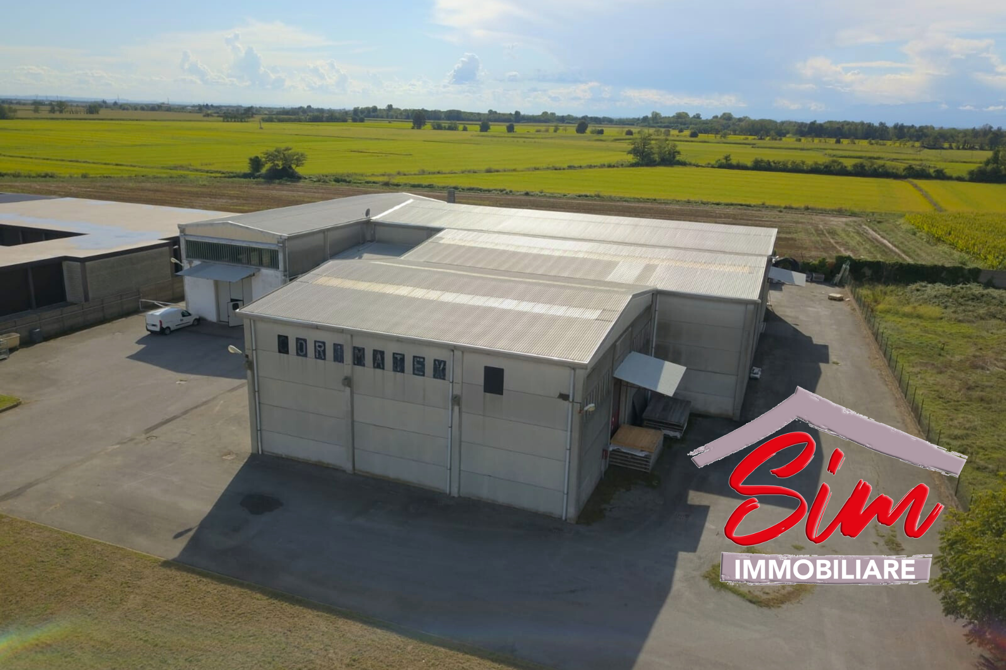 Immagine 20 di Locale commerciale in vendita  in Strada statale 229 del Lago d'Ortatrada provincial sn a Caltignaga