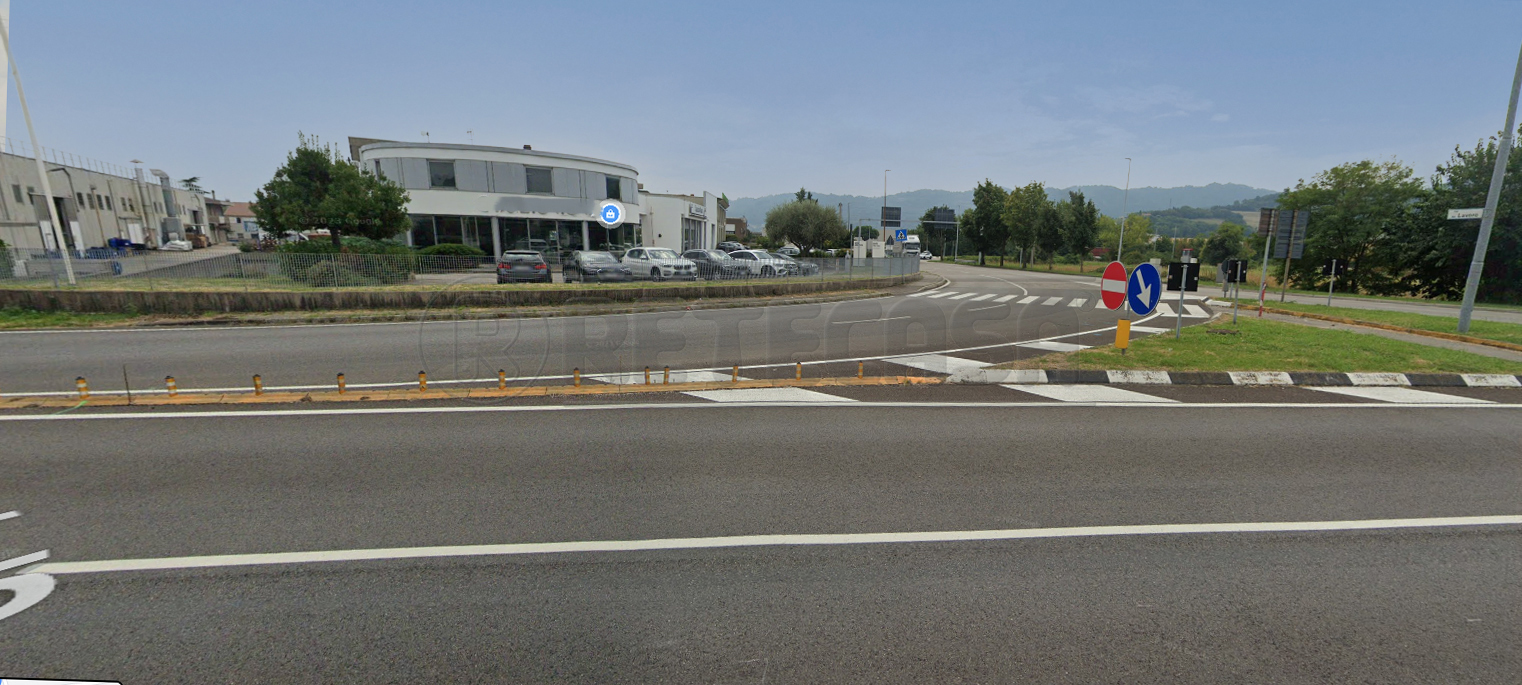 Immagine 11 di Attività artigianale in vendita  in Via del Lavoro 1 a Arzignano