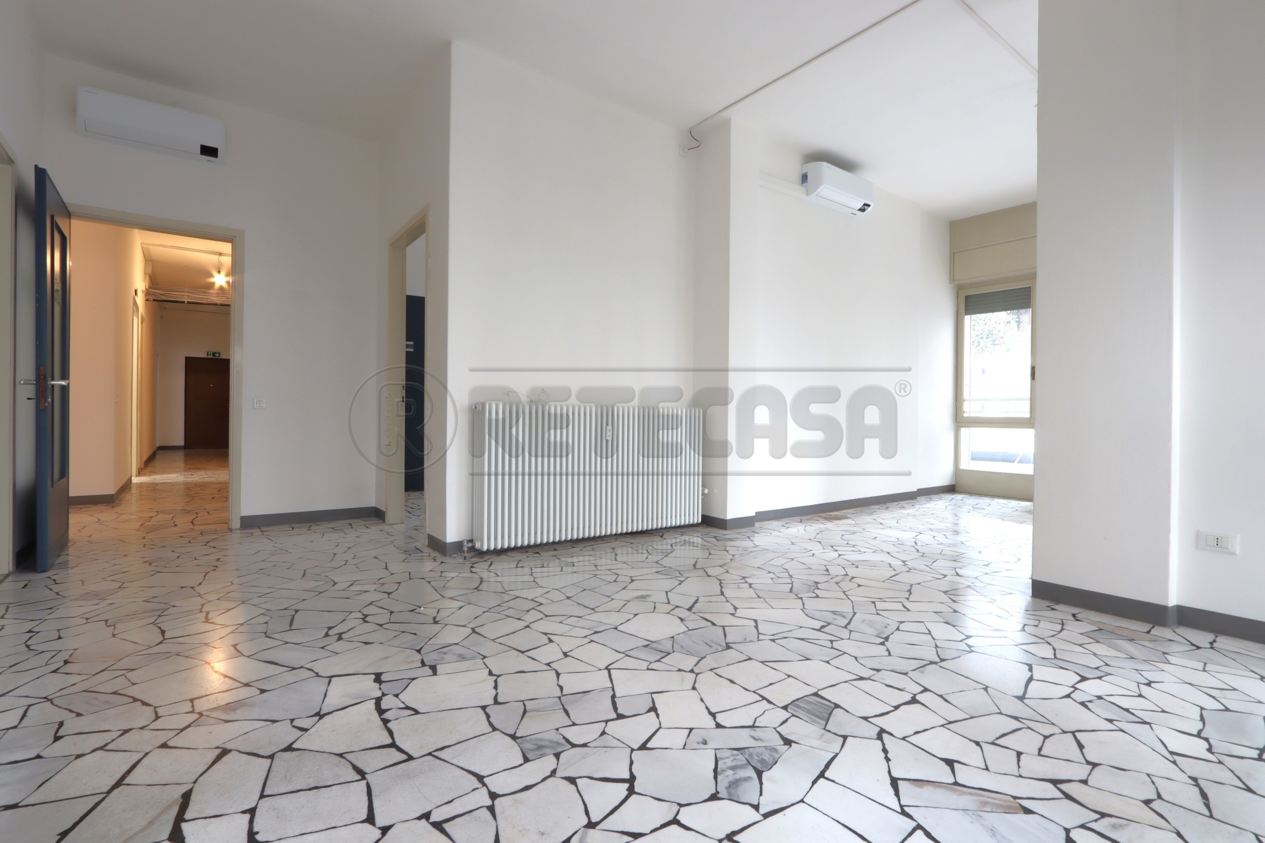 Immagine 38 di Ufficio in affitto  in Viale Milano 56 a Vicenza