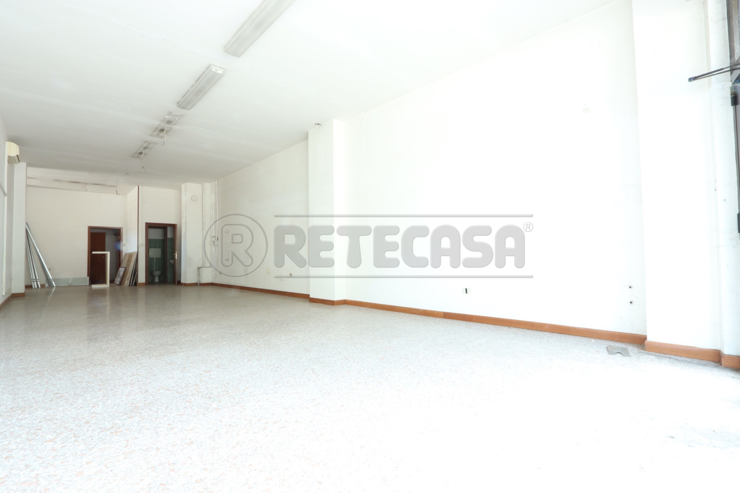 Immagine 19 di Locale commerciale in vendita  in Viale Giuseppe Verdi 32 a Vicenza