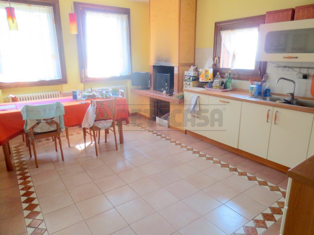 Immagine 14 di Casa bifamiliare in vendita  a Montecchio Maggiore