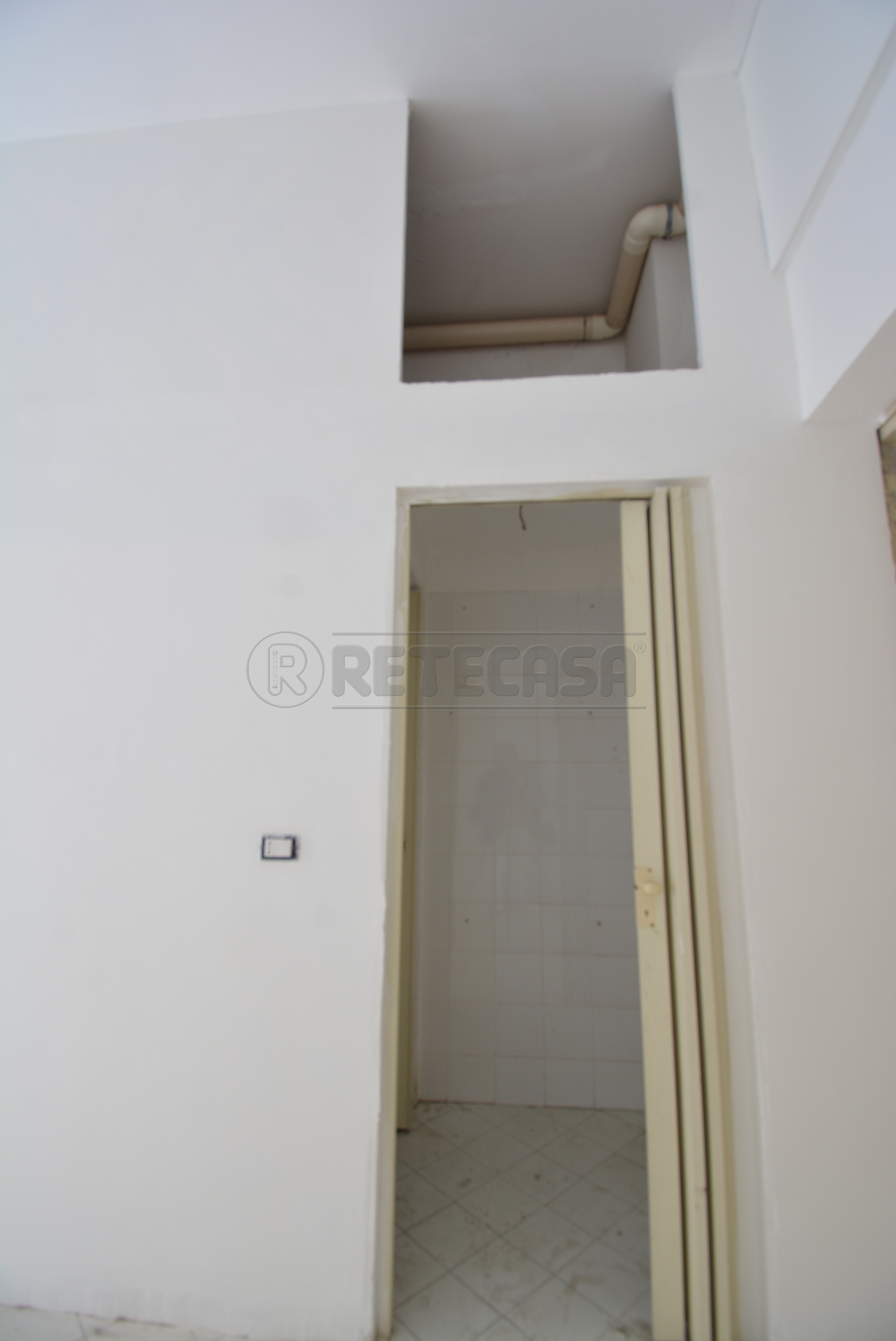 Immagine 7 di Locale commerciale in vendita  in Via Ettore Lombardo Pellegrino 44 a Messina