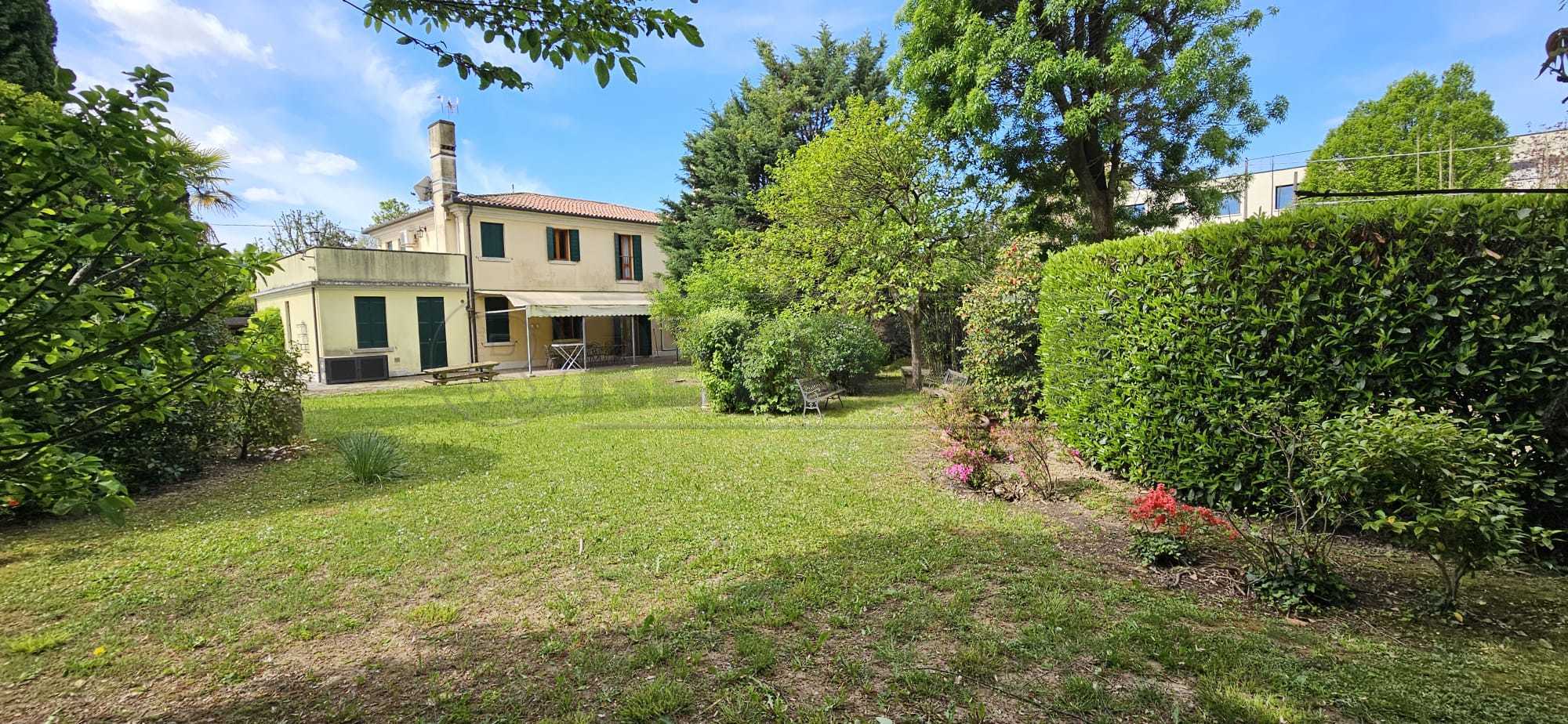 Immagine 62 di Villa in vendita  a Mirano