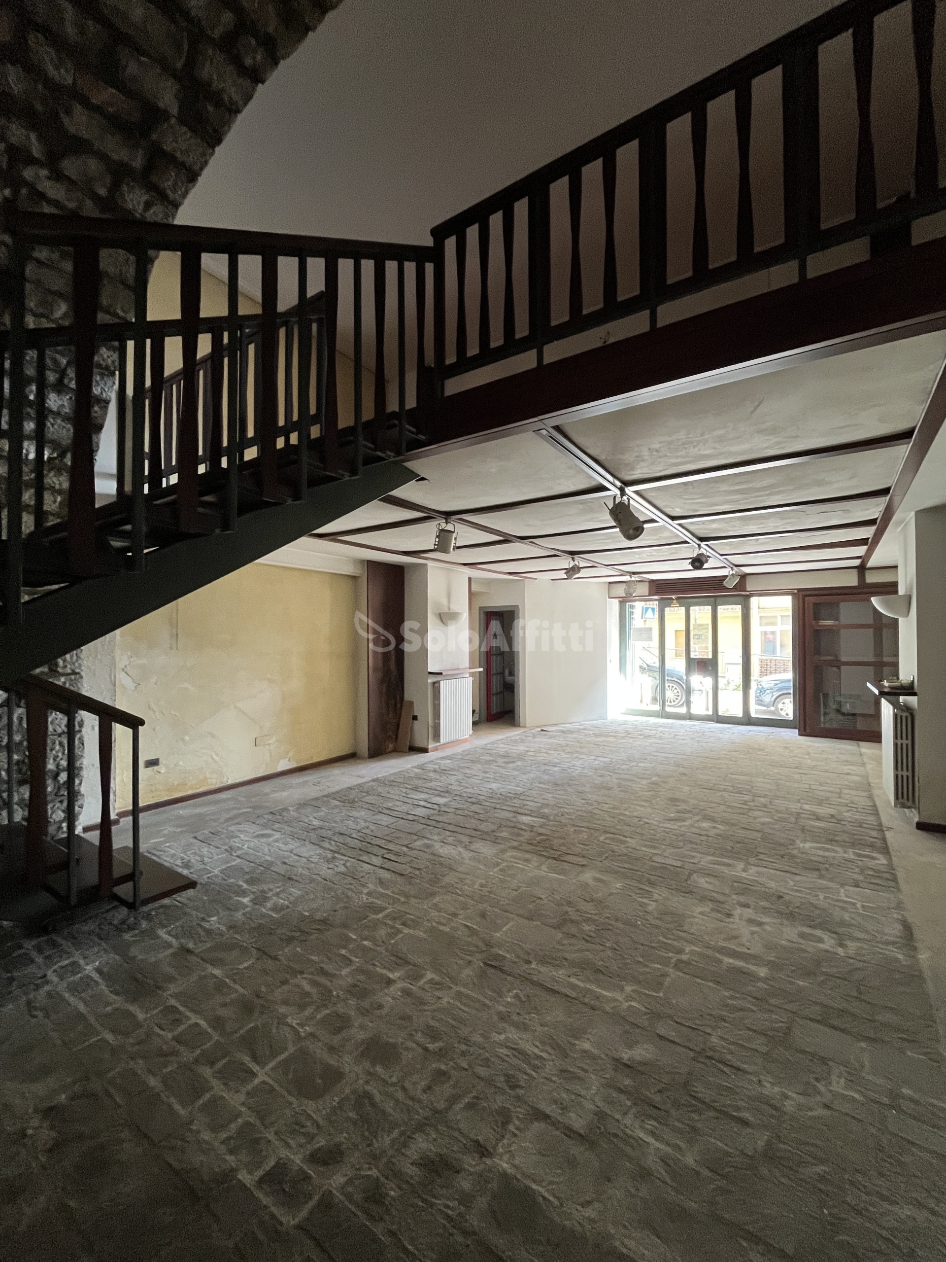 Immagine 21 di Locale commerciale in affitto  in Via Nicola Vaccaro a Potenza