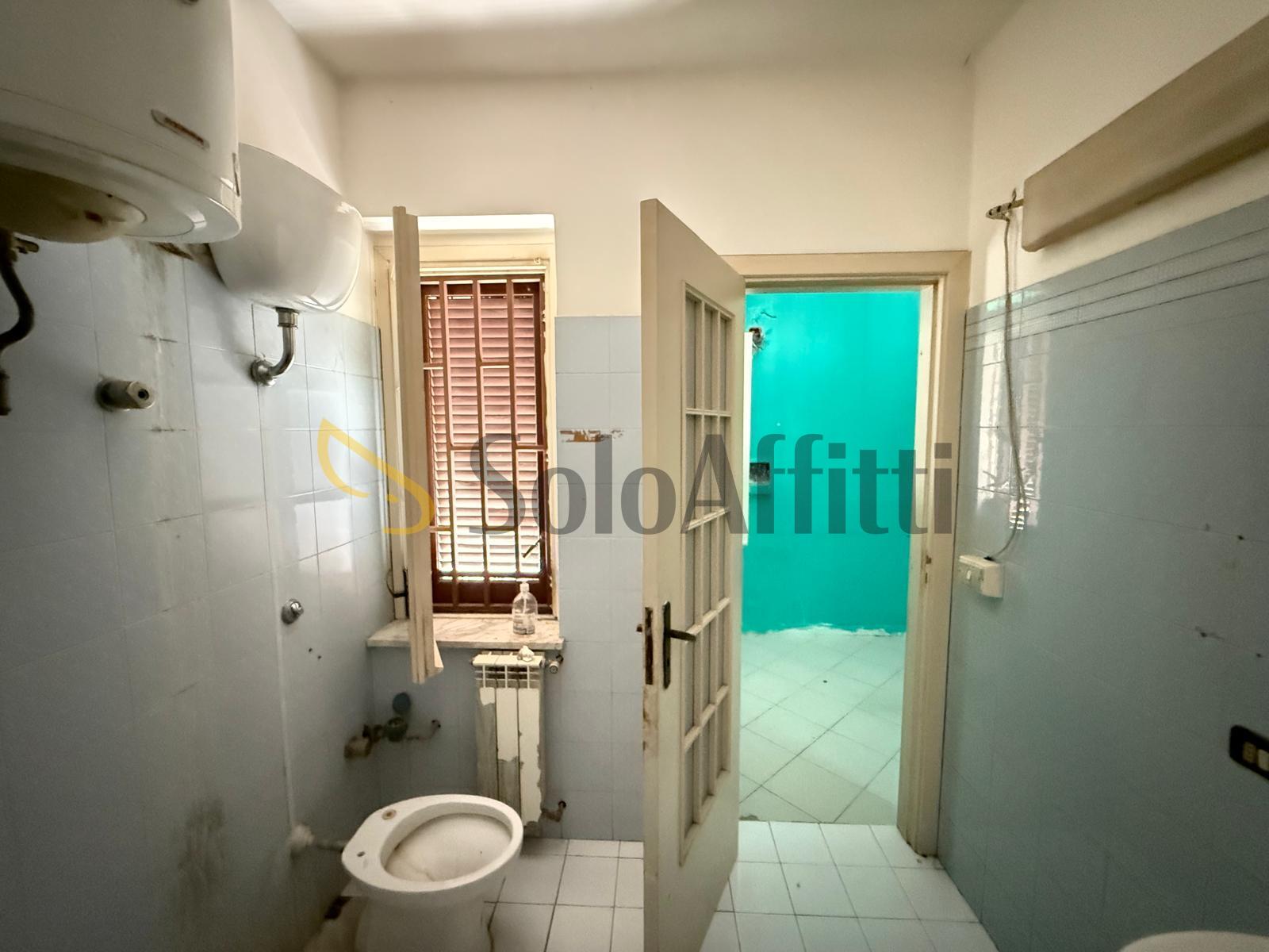 Immagine 9 di Locale commerciale in affitto  in Via John Fitzgerald Kennedy 26 a Caserta