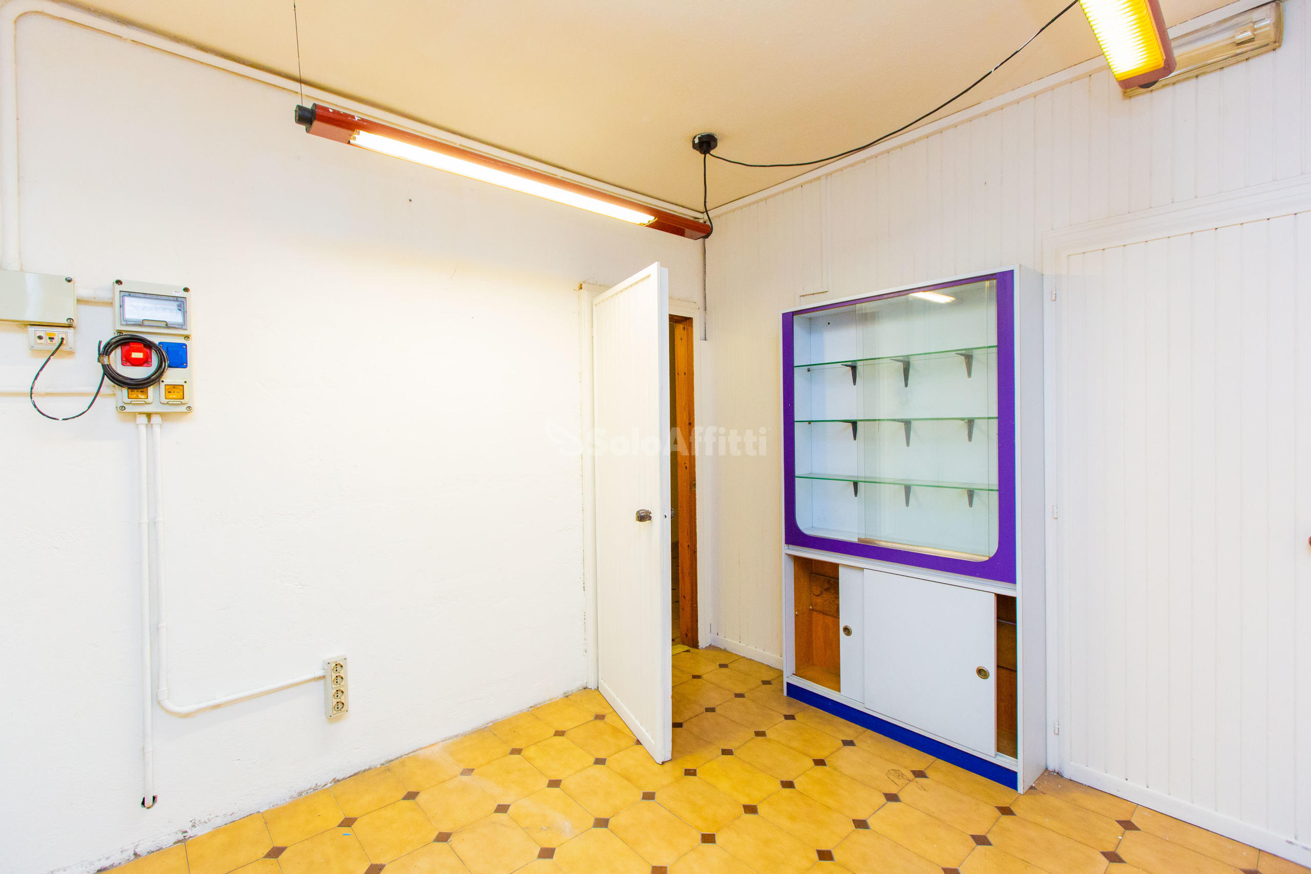 Immagine 23 di Locale commerciale in affitto  in Viale Lombardia 14 a Busto Arsizio