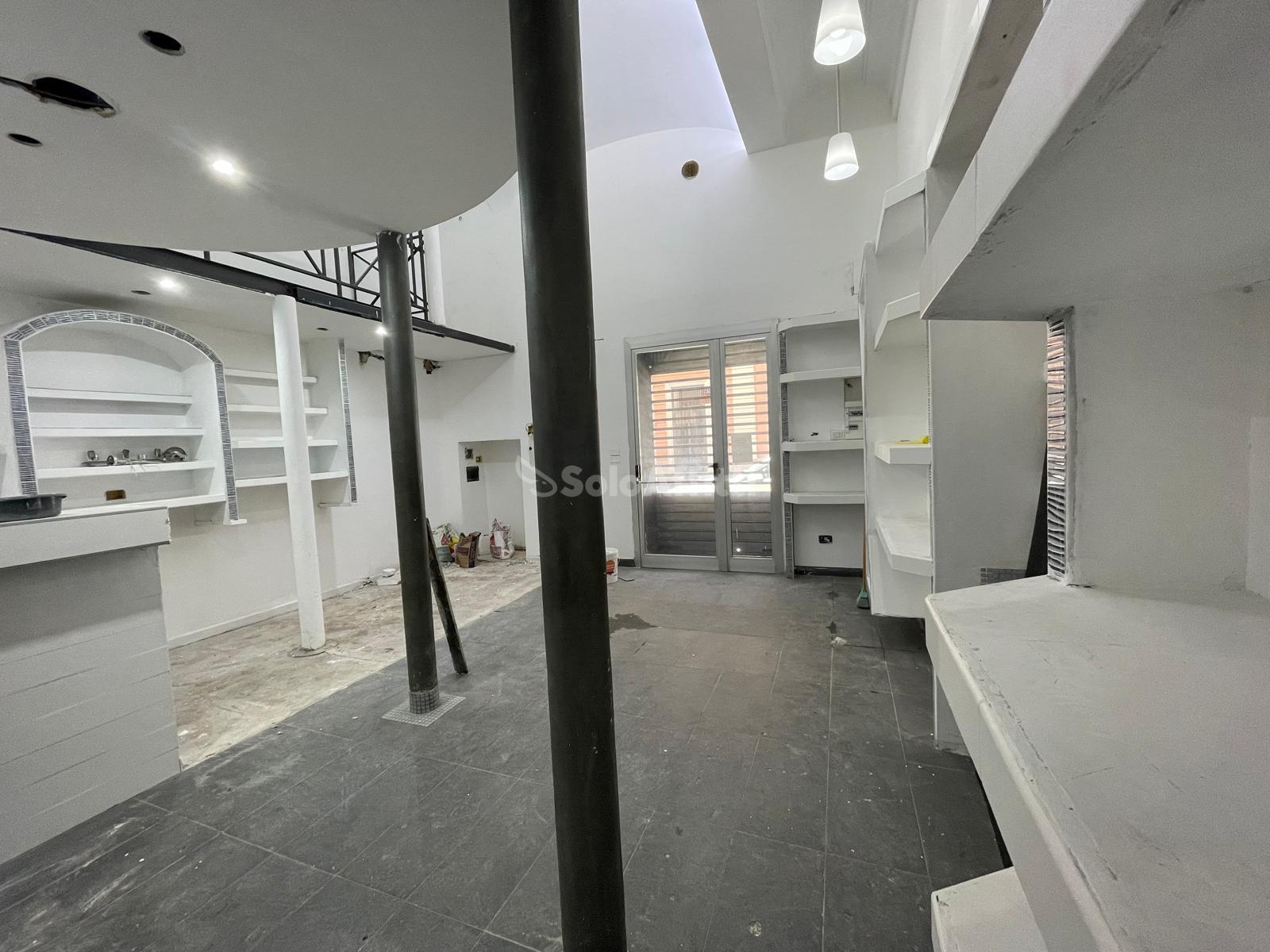 Immagine 8 di Locale commerciale in affitto  in Via Fulvio Renella a Caserta