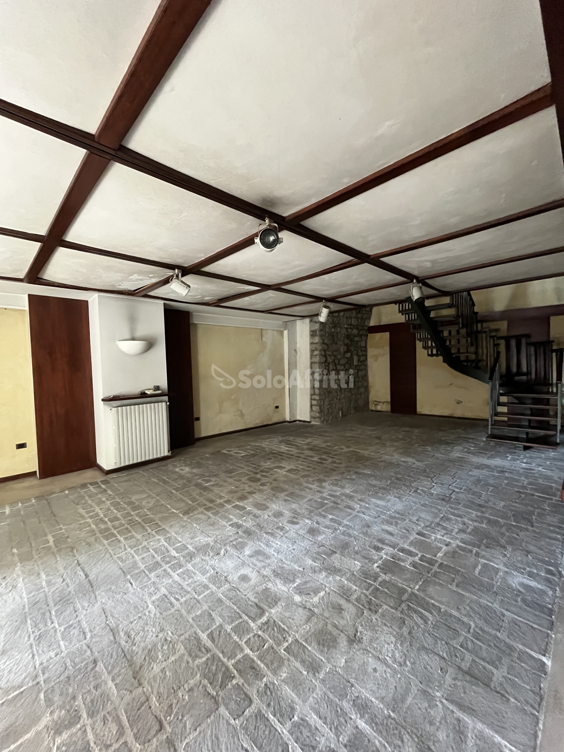 Immagine 4 di Locale commerciale in affitto  in Via Nicola Vaccaro a Potenza