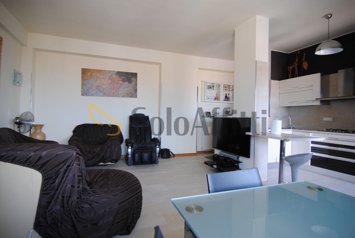 Immagine 12 di Quadrilocale in affitto  a Livorno