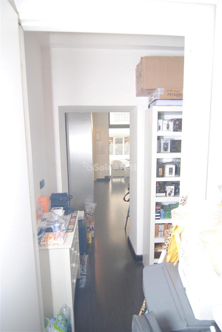 Immagine 16 di Locale commerciale in affitto  in Corso Amedeo 100 a Livorno