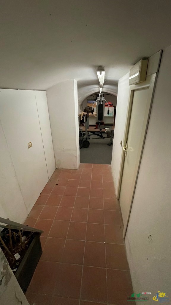 Immagine 9 di Locale commerciale in vendita  in Strada Garibaldi a Parma