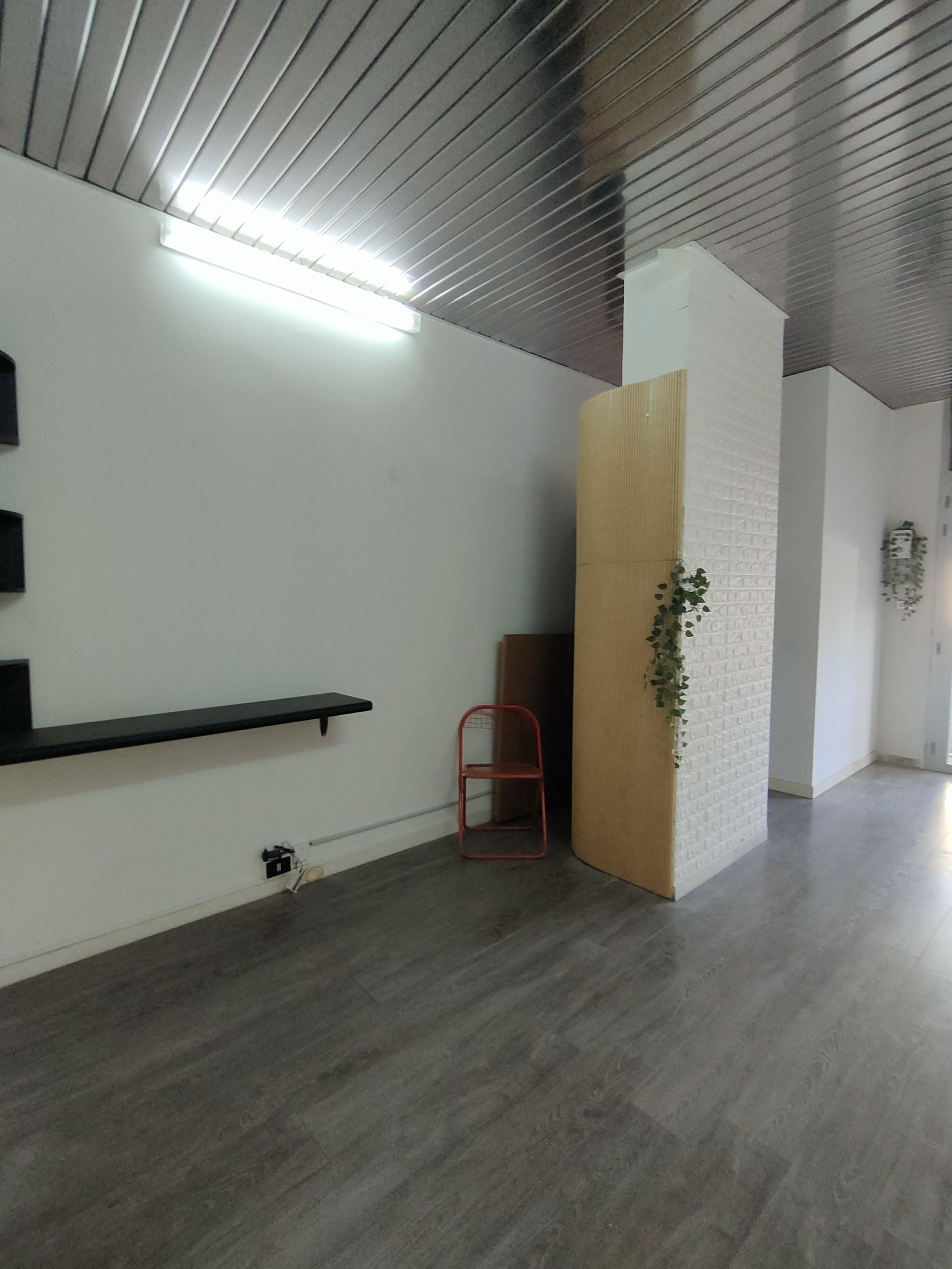 Immagine 6 di Locale commerciale in affitto  in Via Nino Bixio 41a a Reggio Di Calabria