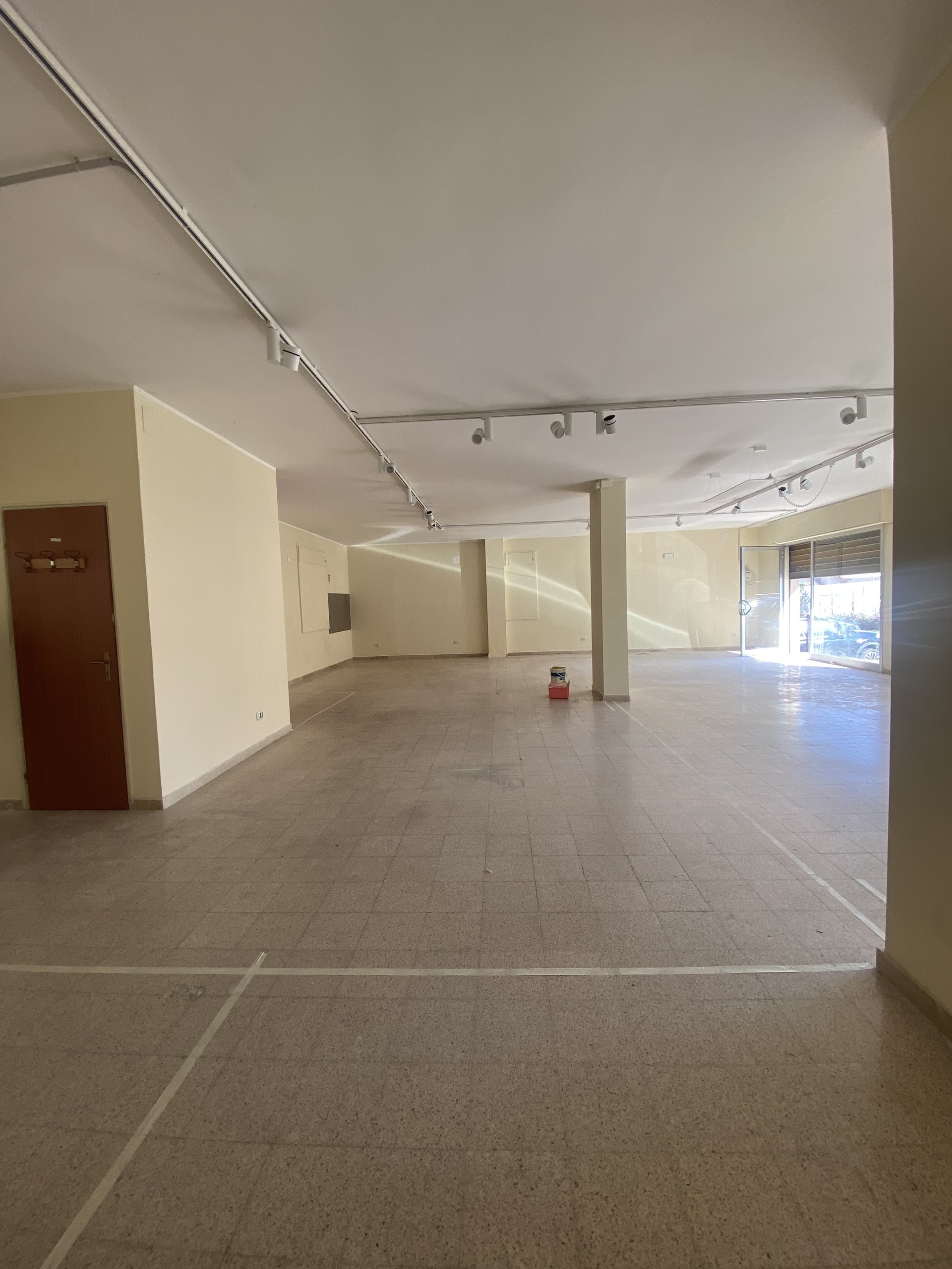 Immagine 4 di Locale commerciale in affitto  in Via Sbarre Superiori 58 a Reggio Di Calabria