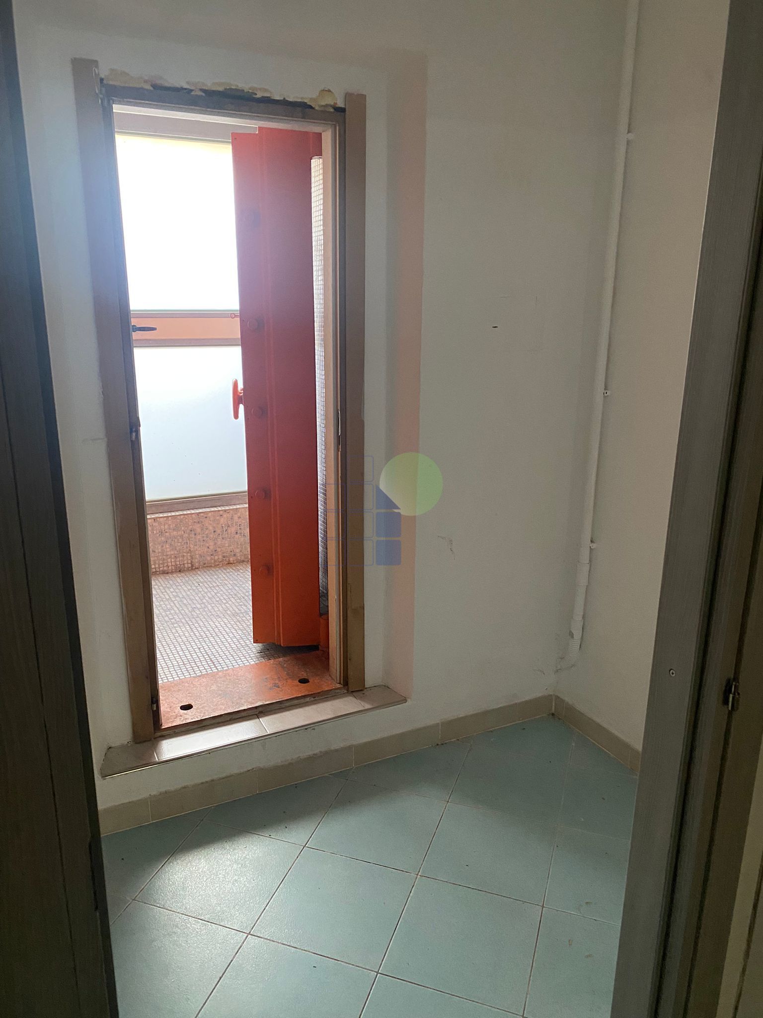 Immagine 11 di Capannone industriale in affitto  in Piazza Damiano Chiesa 14 a Livorno