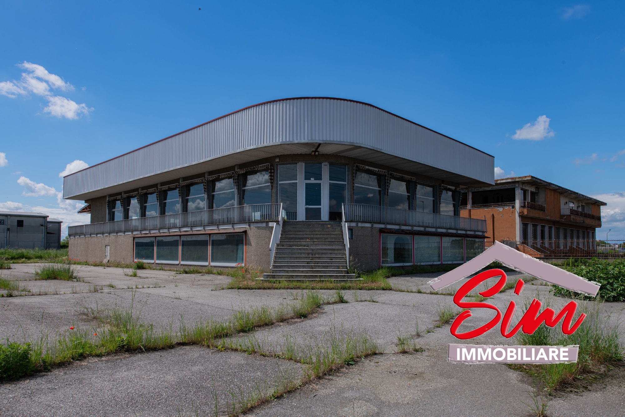 Immagine 1 di Locale commerciale in vendita  in Strada statale 229 del Lago d'Ortatrada provincial sn a Caltignaga