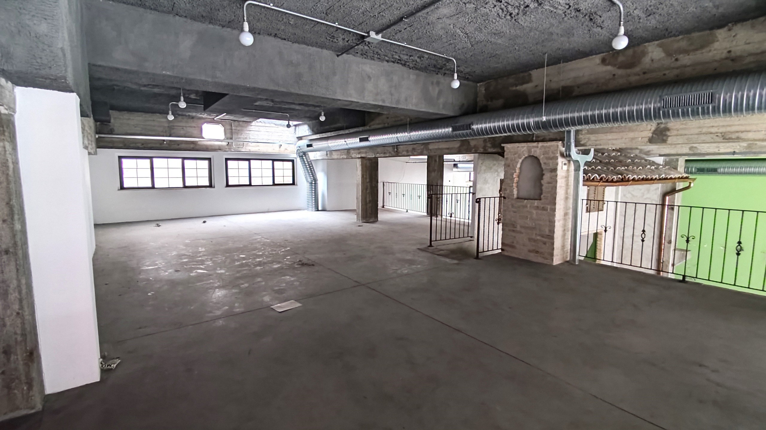 Immagine 6 di Locale commerciale in vendita  in viA CARDUCCI 101 a San Benedetto Del Tronto