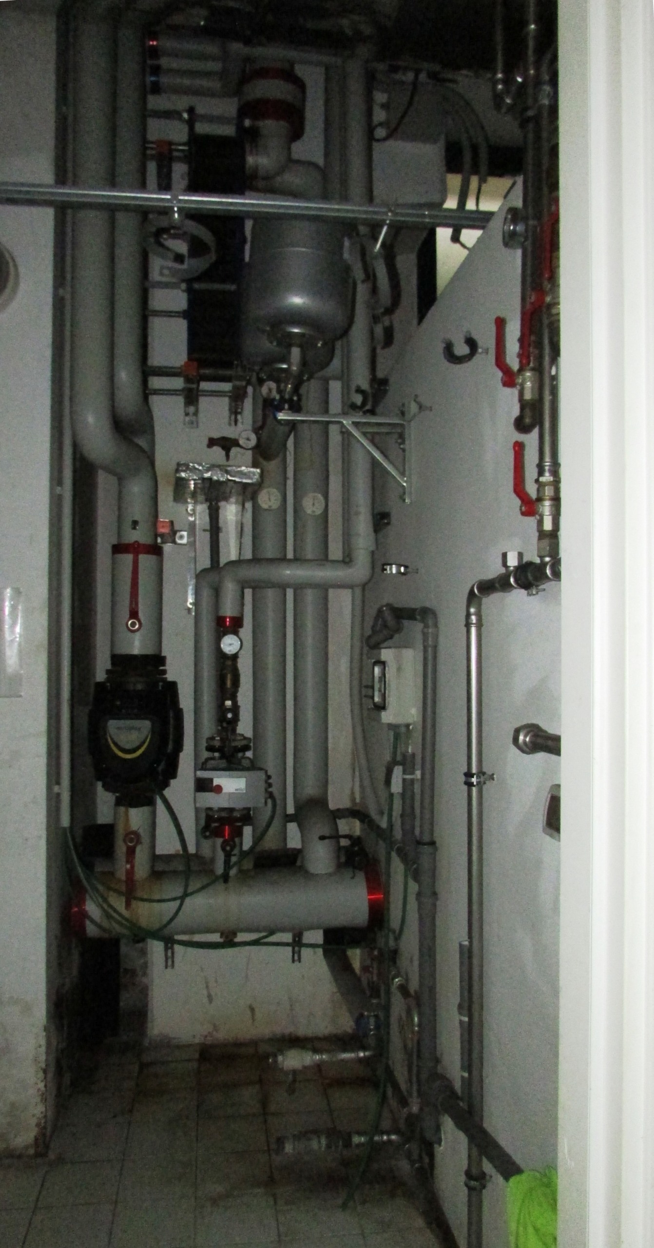 Immagine 38 di Locale commerciale in vendita  in VIA EINAUDI a Civitanova Marche