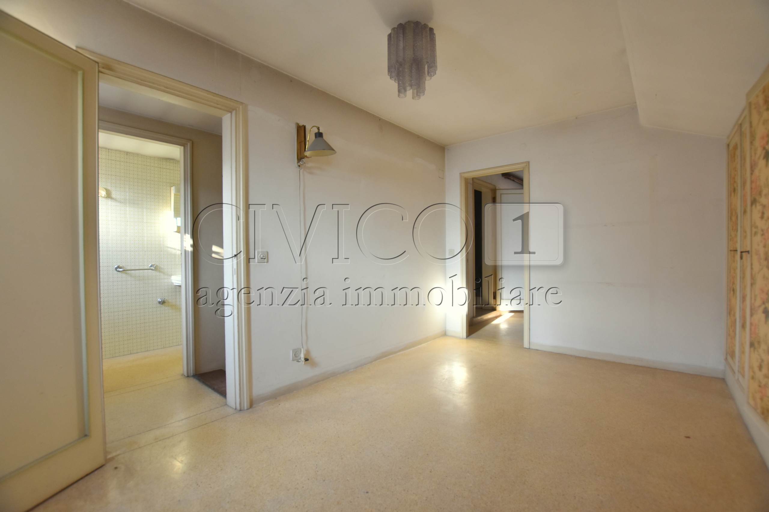 Immagine 13 di Appartamento in vendita  in Riva del Vin a Venezia