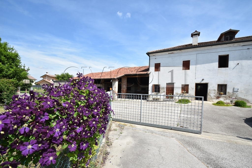 Immagine 3 di Rustico / casale in vendita  in Via Chiesa Rampazzo 17 a Camisano Vicentino