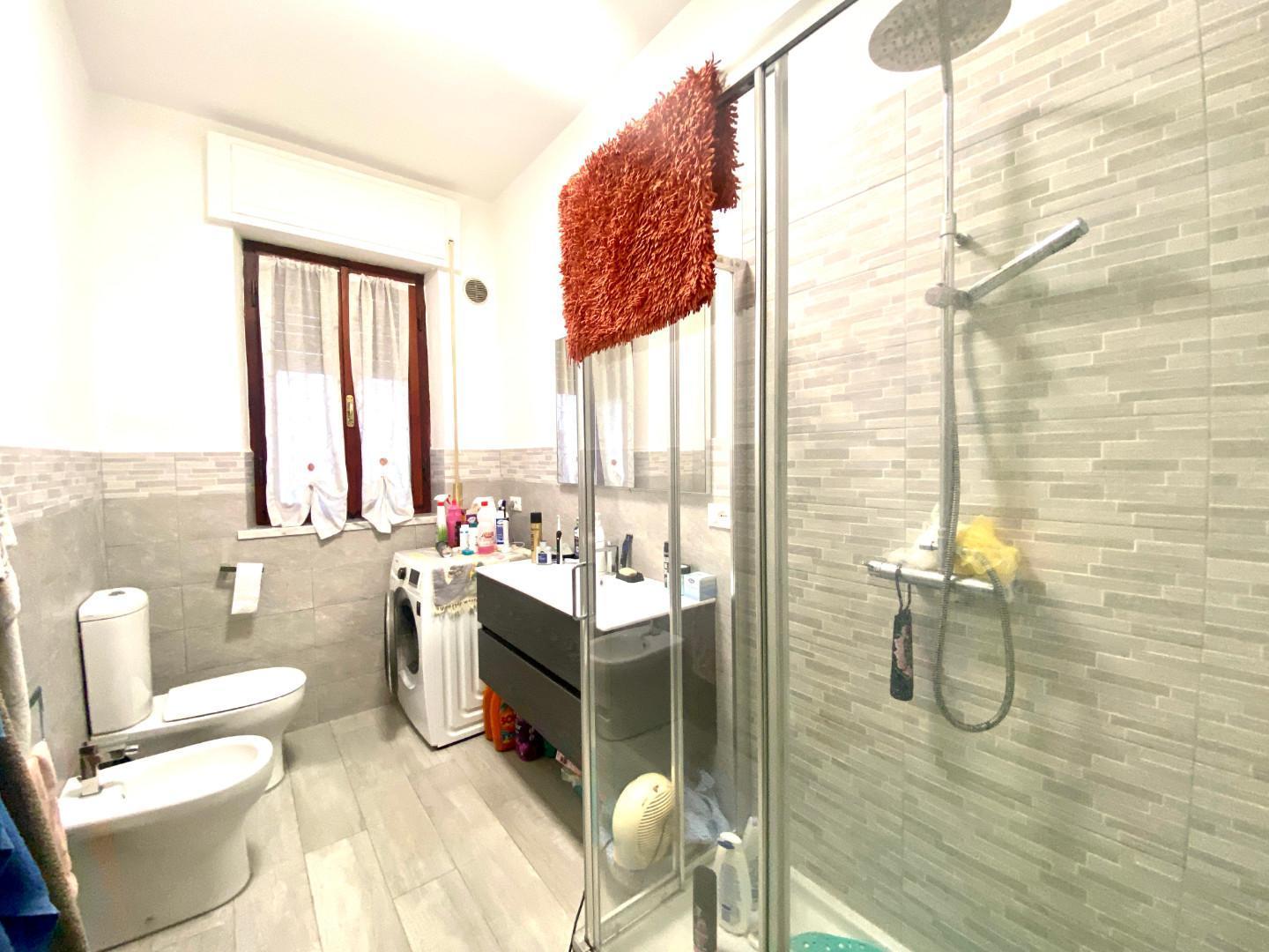 Immagine 6 di Appartamento in vendita  in Via Tiro a Volo 142 a Carrara