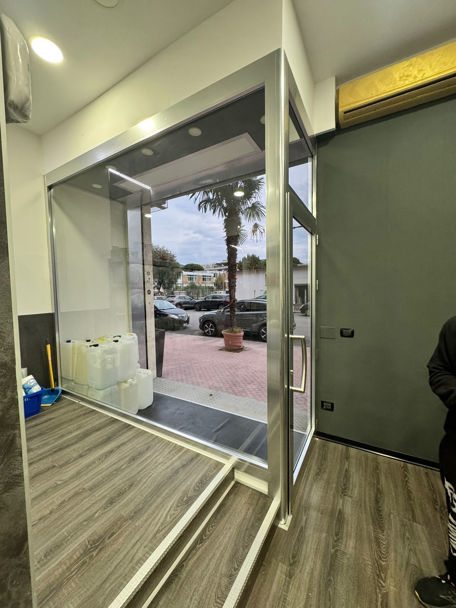 Immagine 3 di Attività commerciale in vendita  in Via Sicilia 2 a Terracina