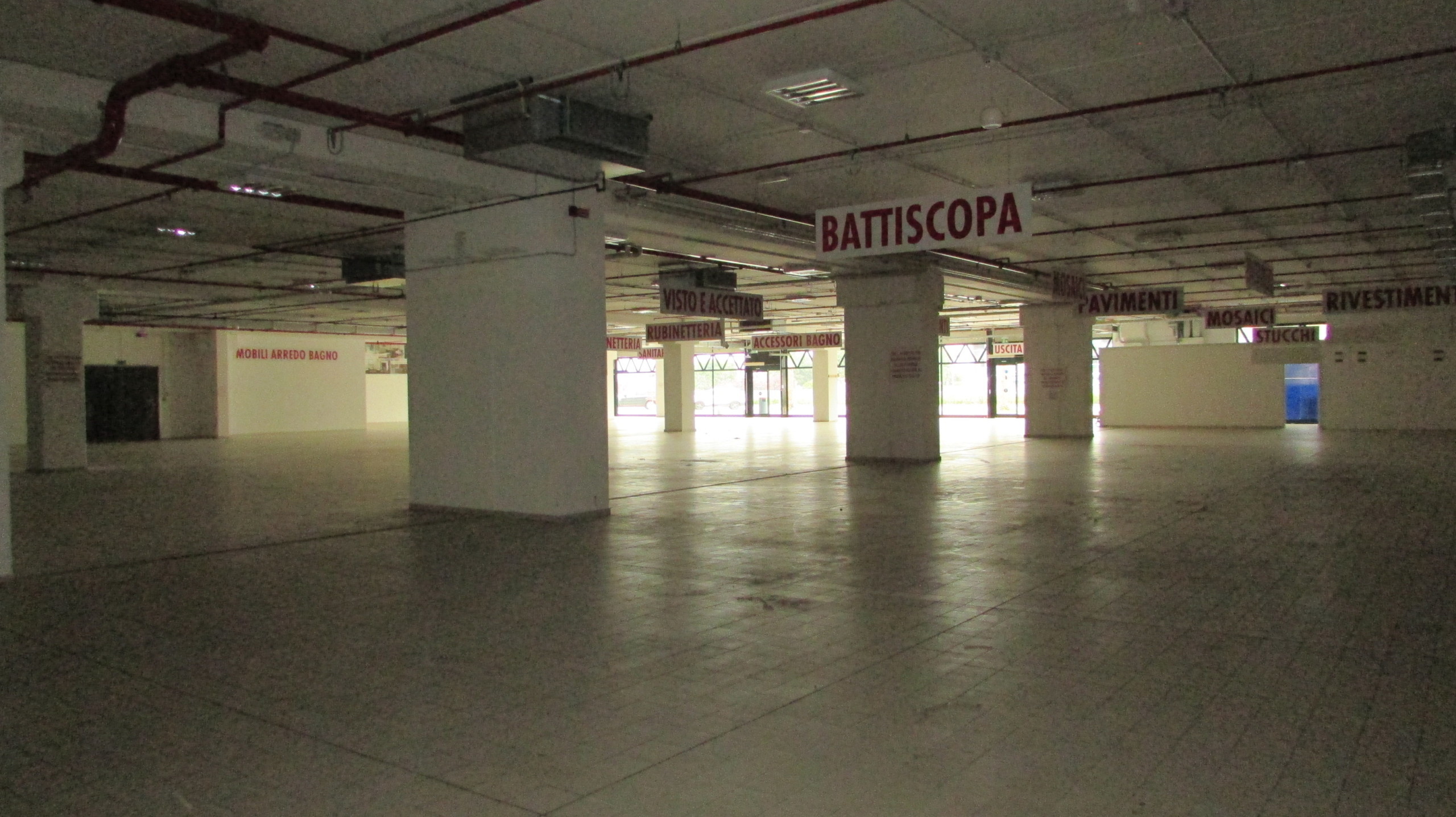 Immagine 21 di Locale commerciale in vendita  in VIA EINAUDI a Civitanova Marche