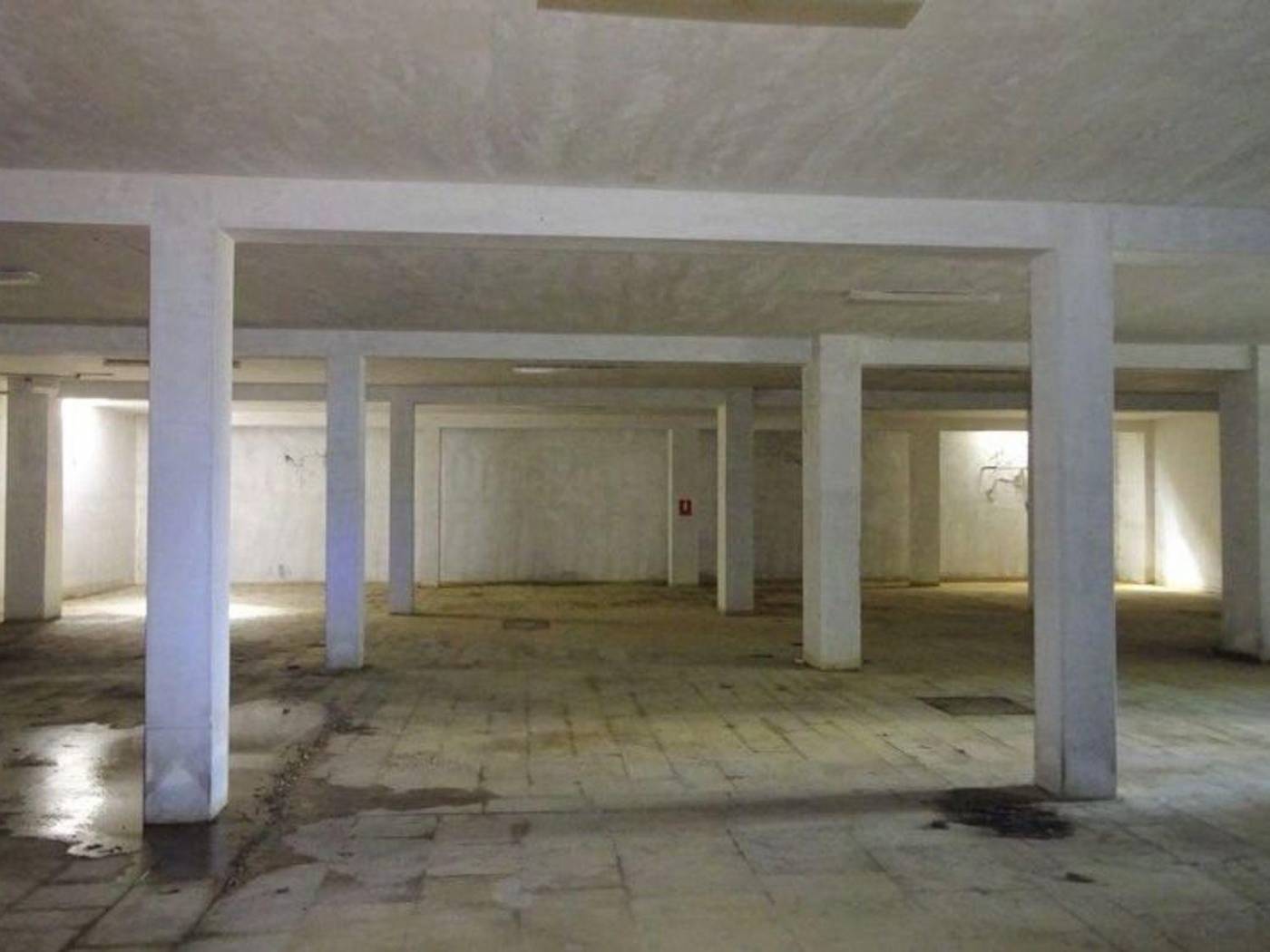 Immagine 10 di Locale commerciale in vendita  a Colli Del Tronto