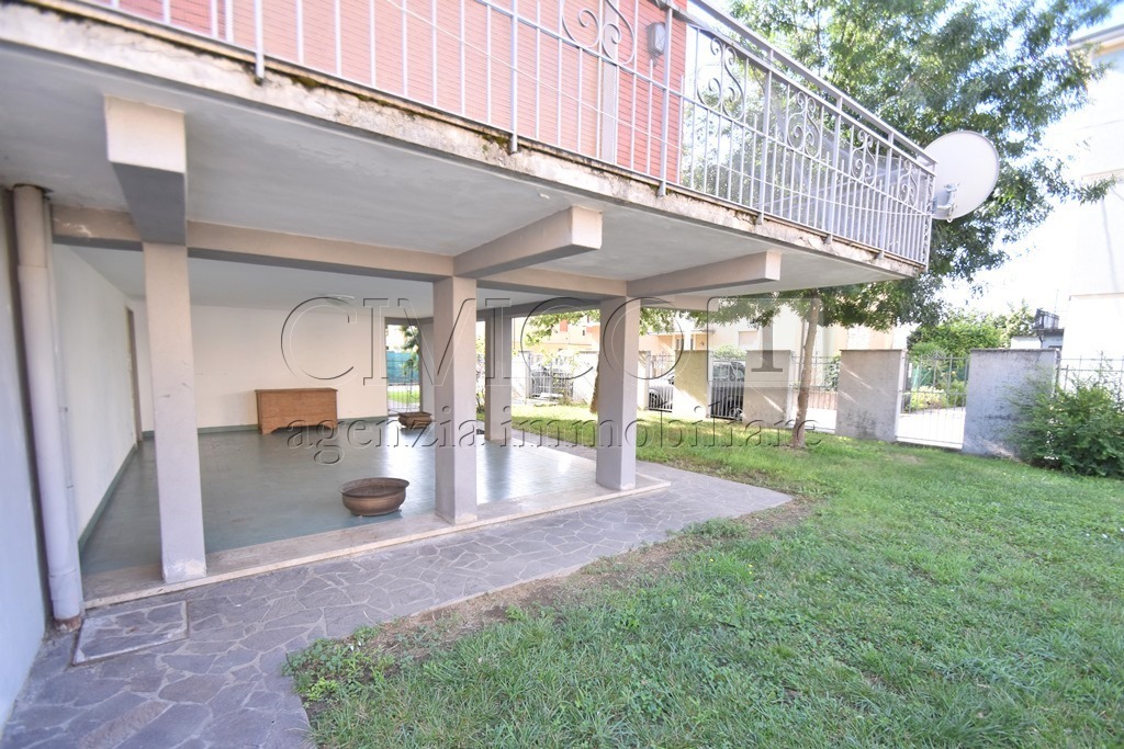 Immagine 26 di Casa bifamiliare in affitto  in ViaLE DELLA PACE 100 a Vicenza